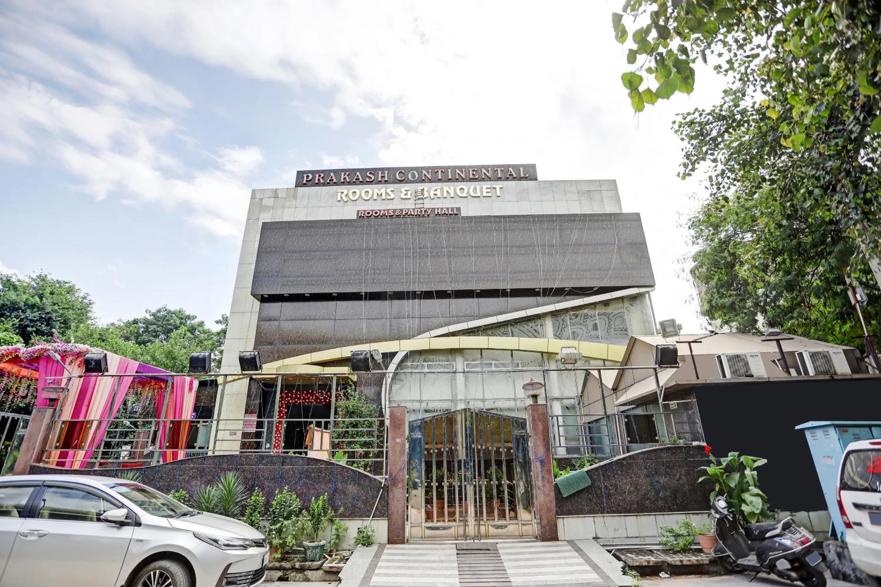 Facade/entrance in Super Townhouse Prakash continental Near Netaji Subhash Place Metro Station