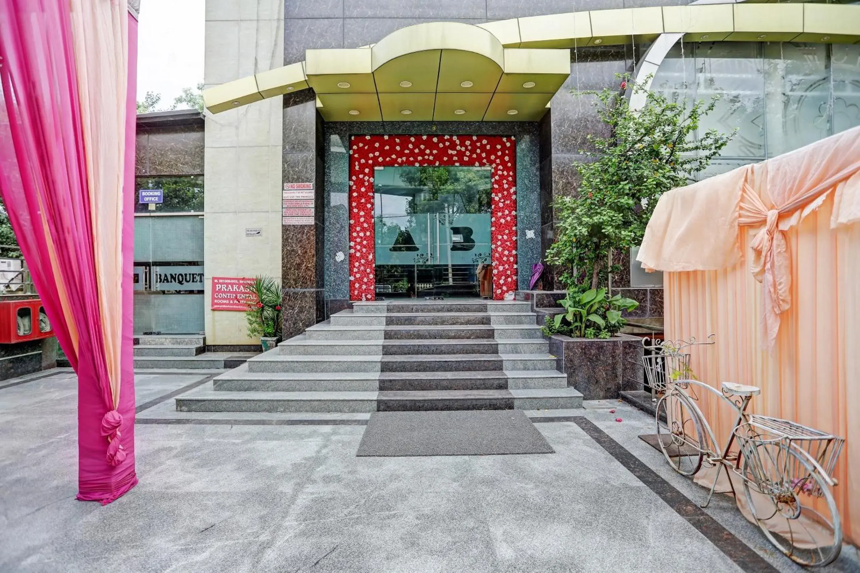 Facade/entrance in Super Townhouse Prakash continental Near Netaji Subhash Place Metro Station Facade/entrance in Super Townhouse Prakash continental Near Netaji Subhash Place Metro Station