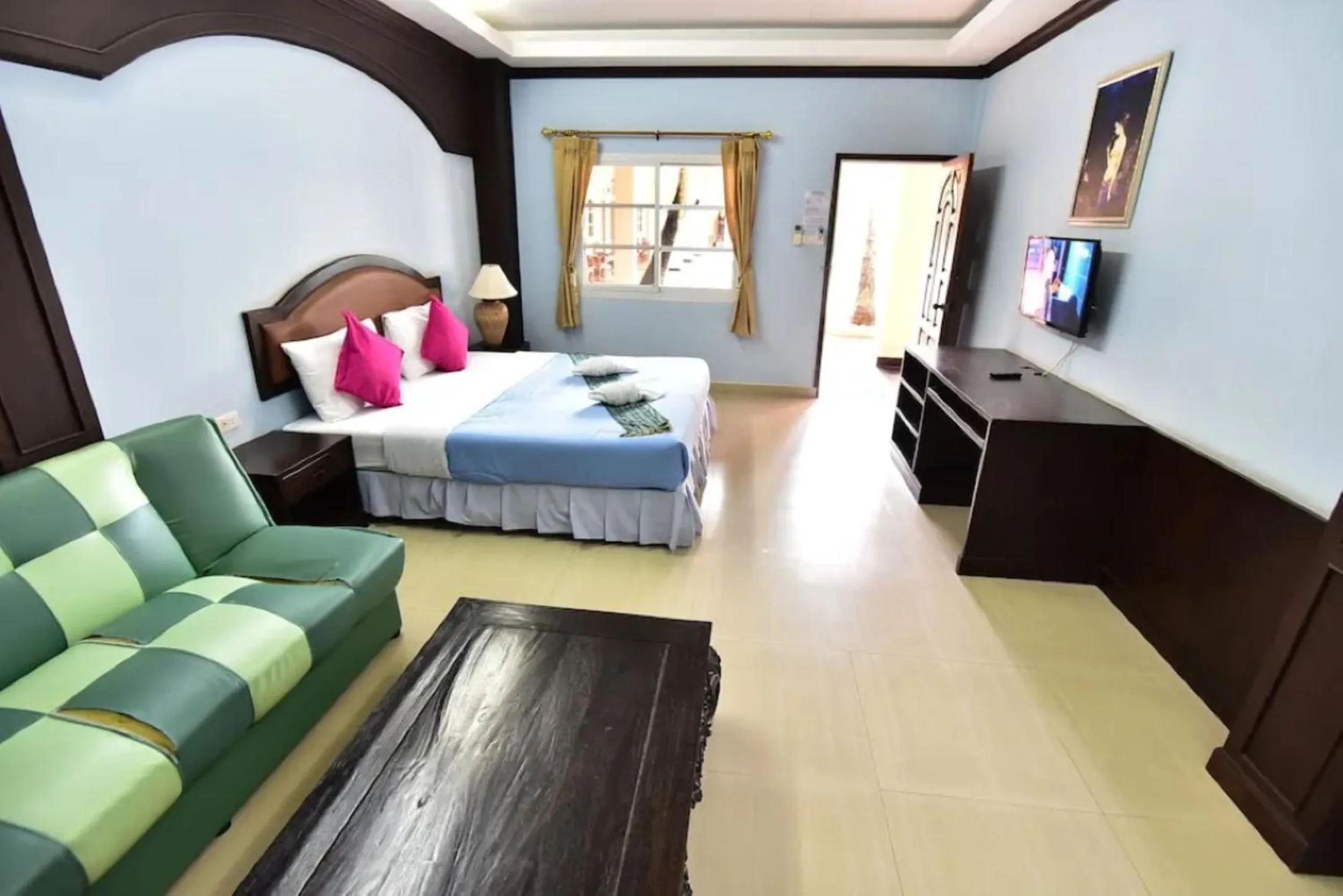 Photo of the whole room, Bed in Ampan Resort & Apartment