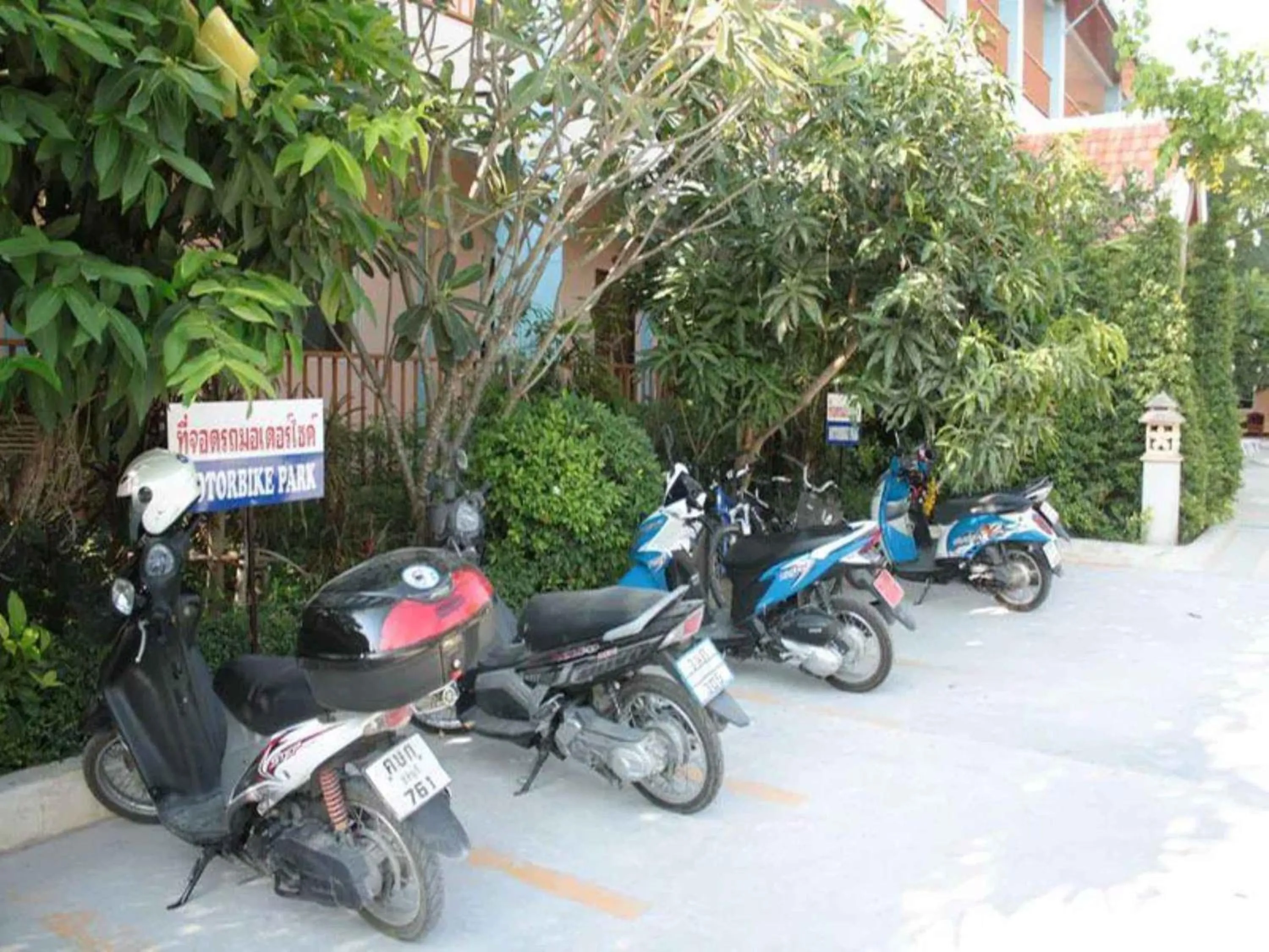 Parking in Ampan Resort & Apartment