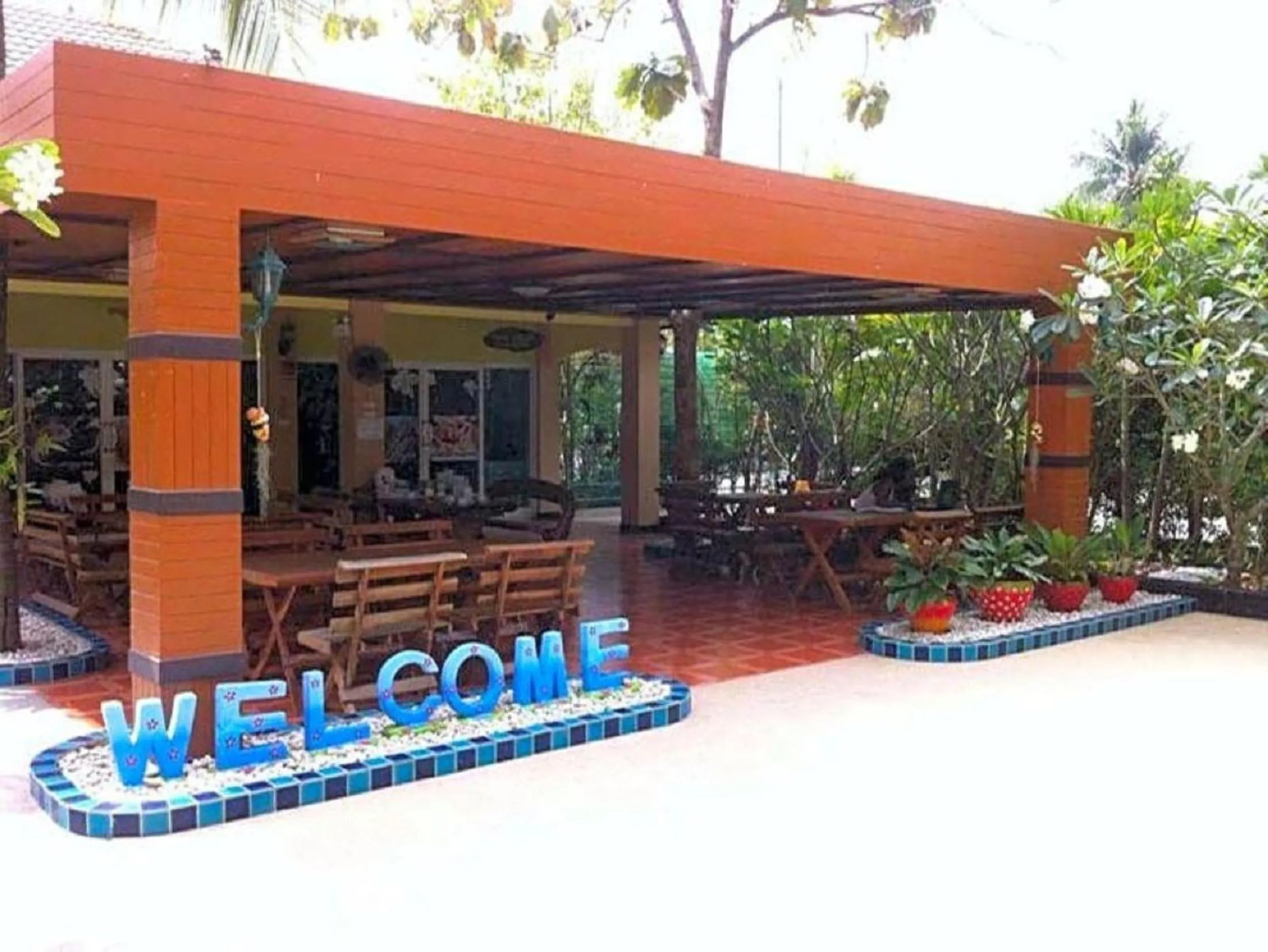 Property building in Ampan Resort & Apartment