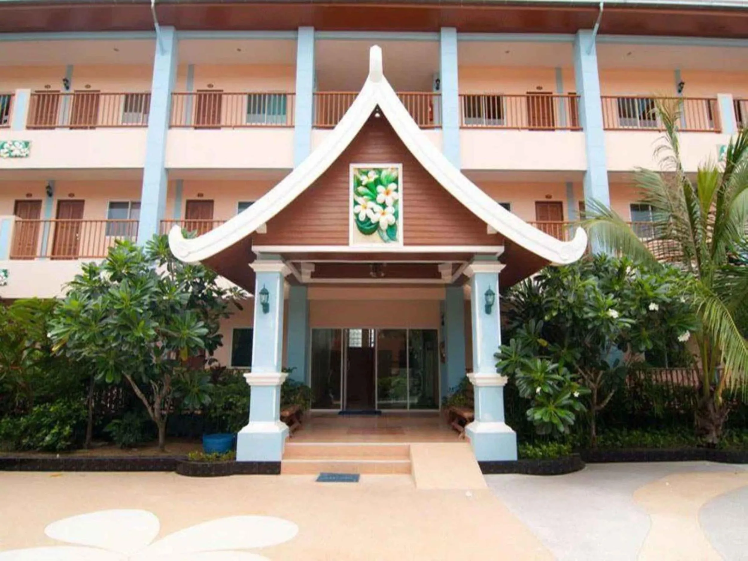 Property building in Ampan Resort & Apartment