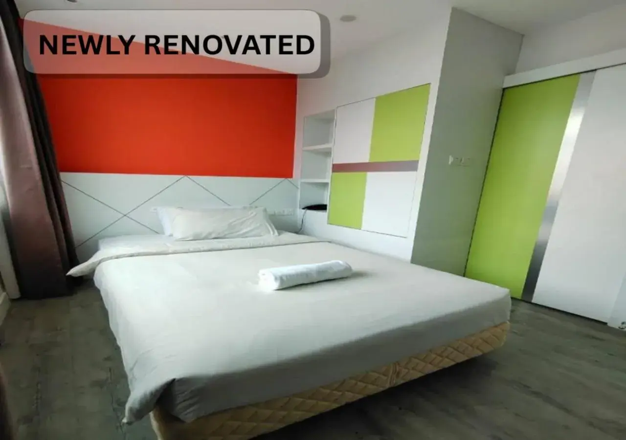 Bed in CAPITAL EXPRESS Bed in CAPITAL EXPRESS