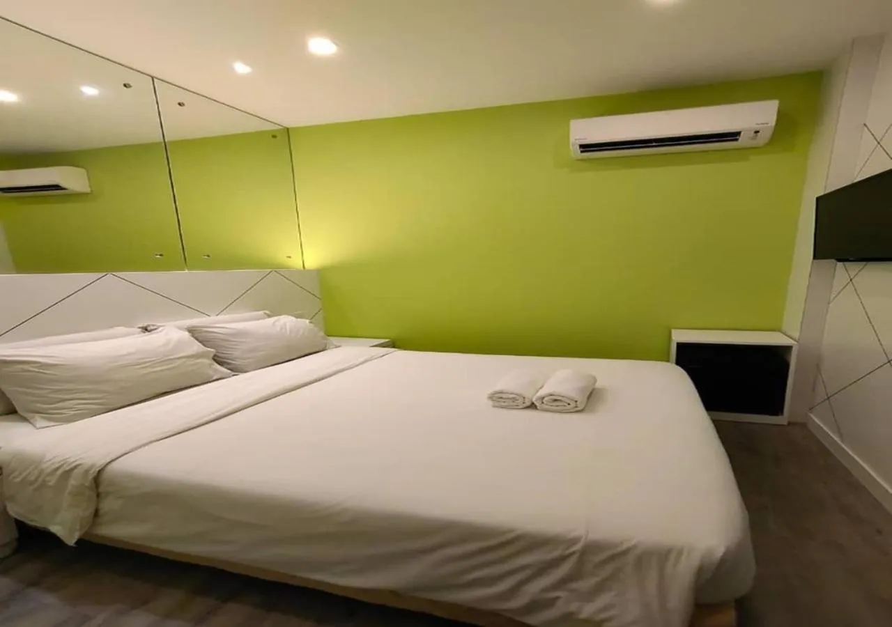 Bed in CAPITAL EXPRESS