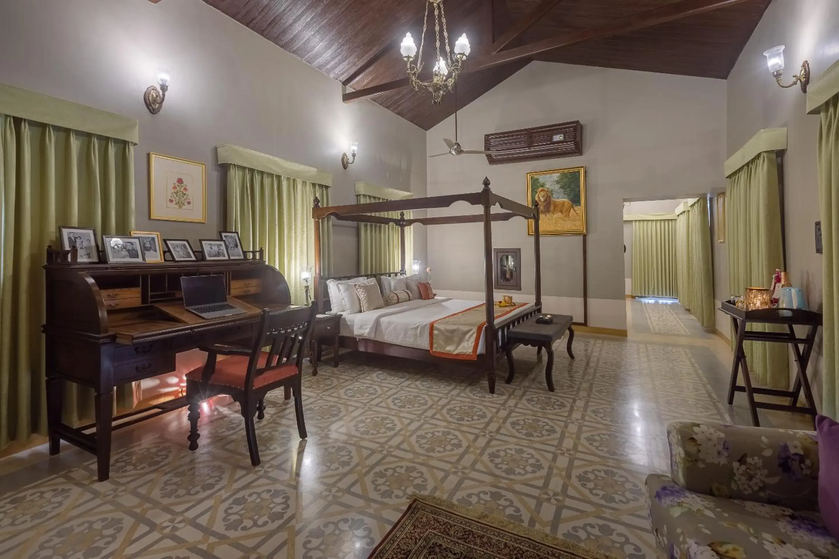 King Suite in Tree of Life Darbargadh Dared King Suite in Tree of Life Darbargadh Dared