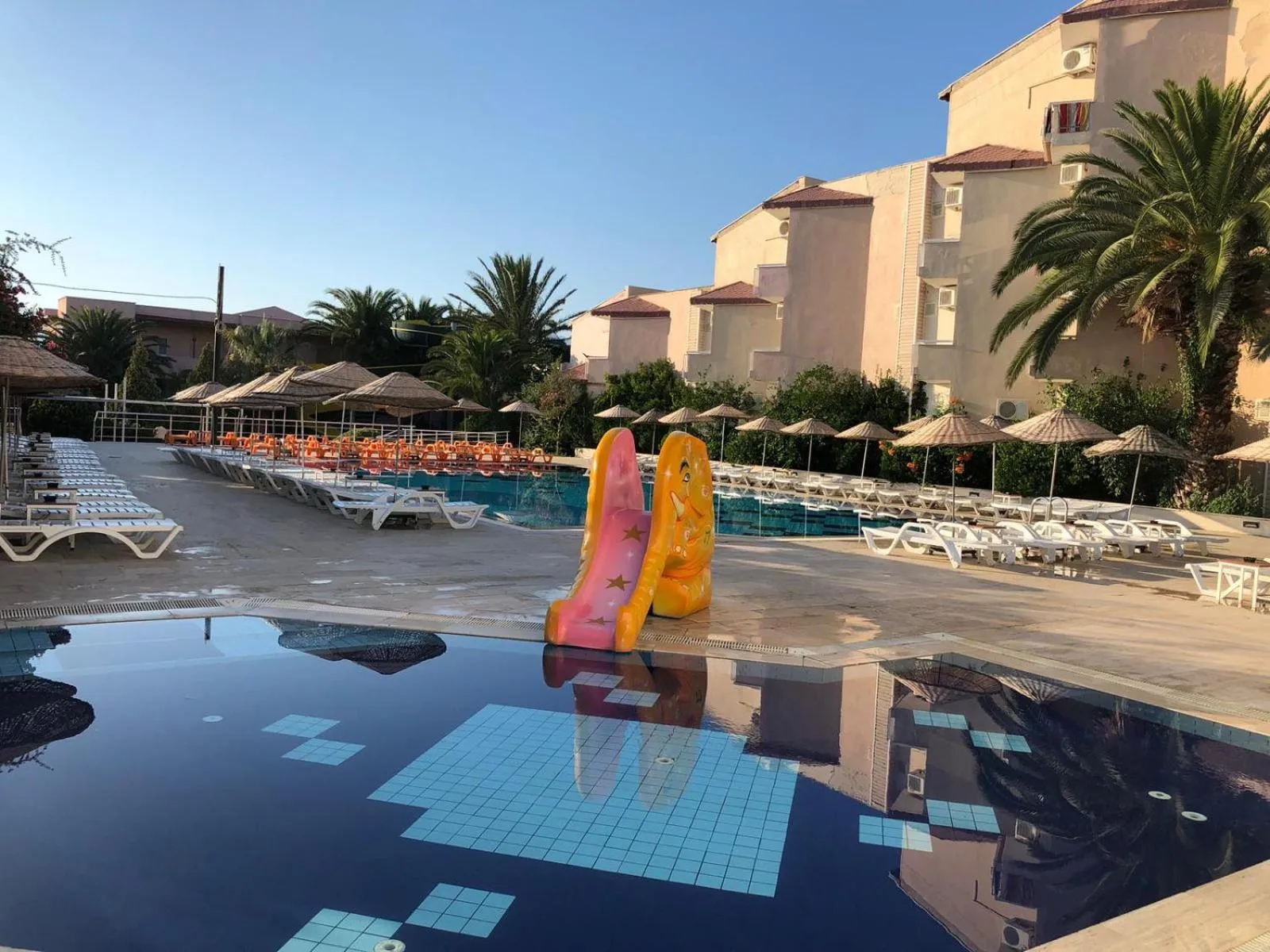 Swimming pool in AFYTOS ÖREN PARK MTK