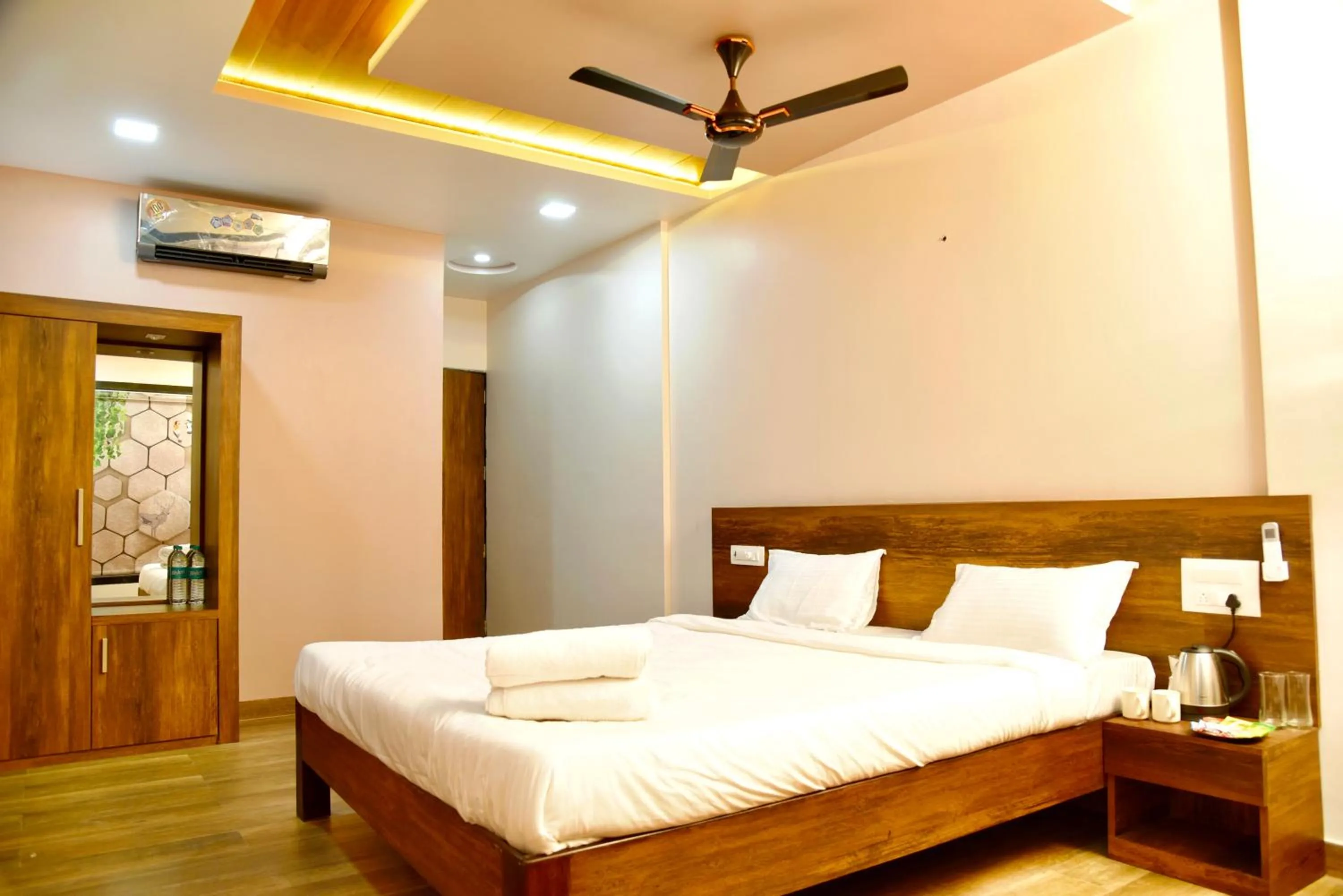 Bed in Jimmy Beach Resort