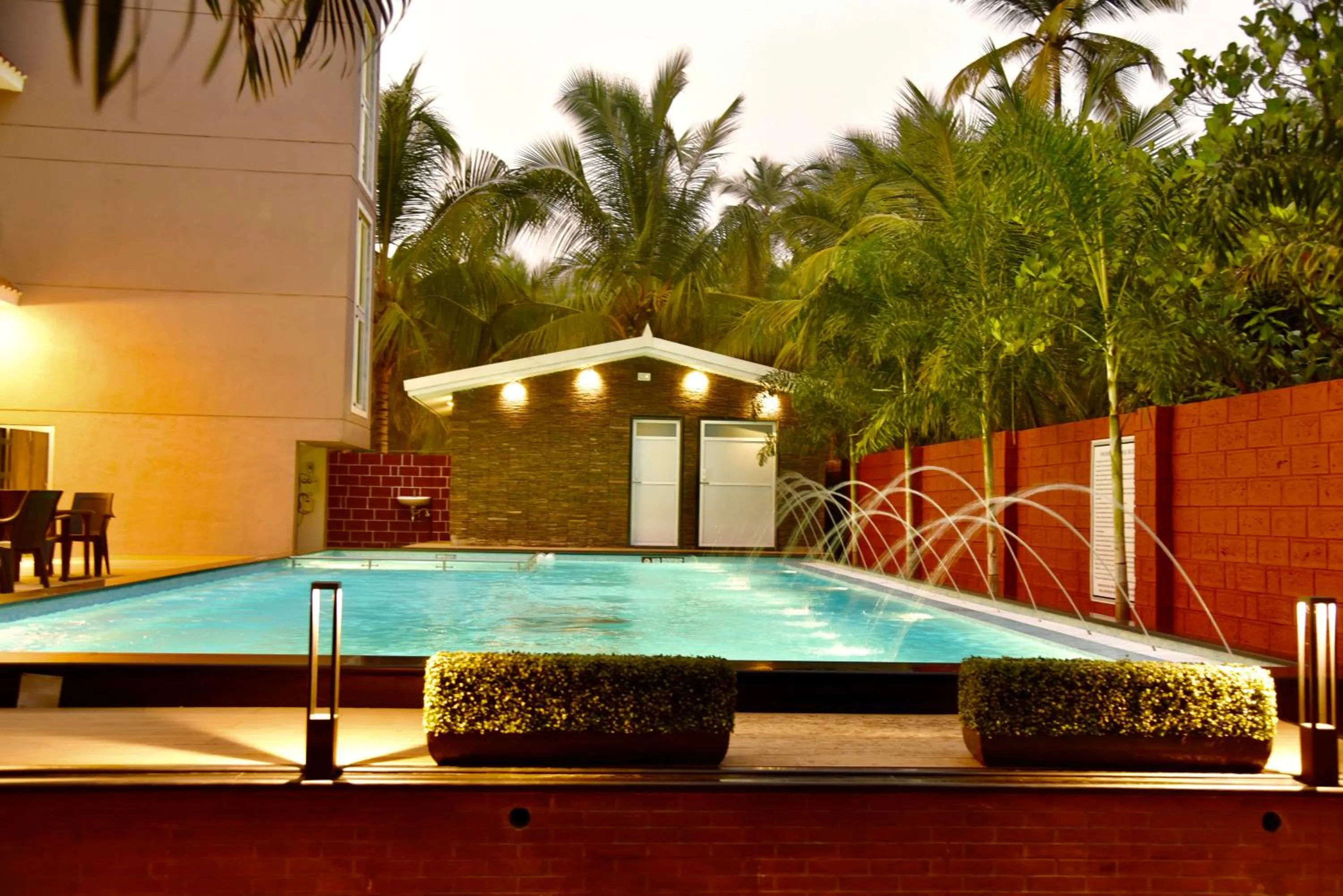 Massage, Swimming Pool in Jimmy Beach Resort