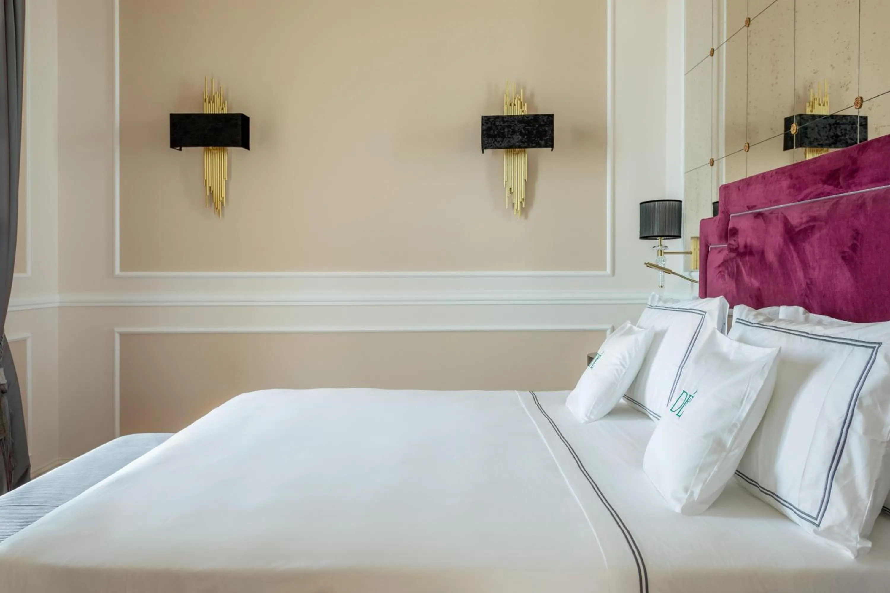 Bed in Grand Hotel Des Etrangers- The Leading Hotels of the World