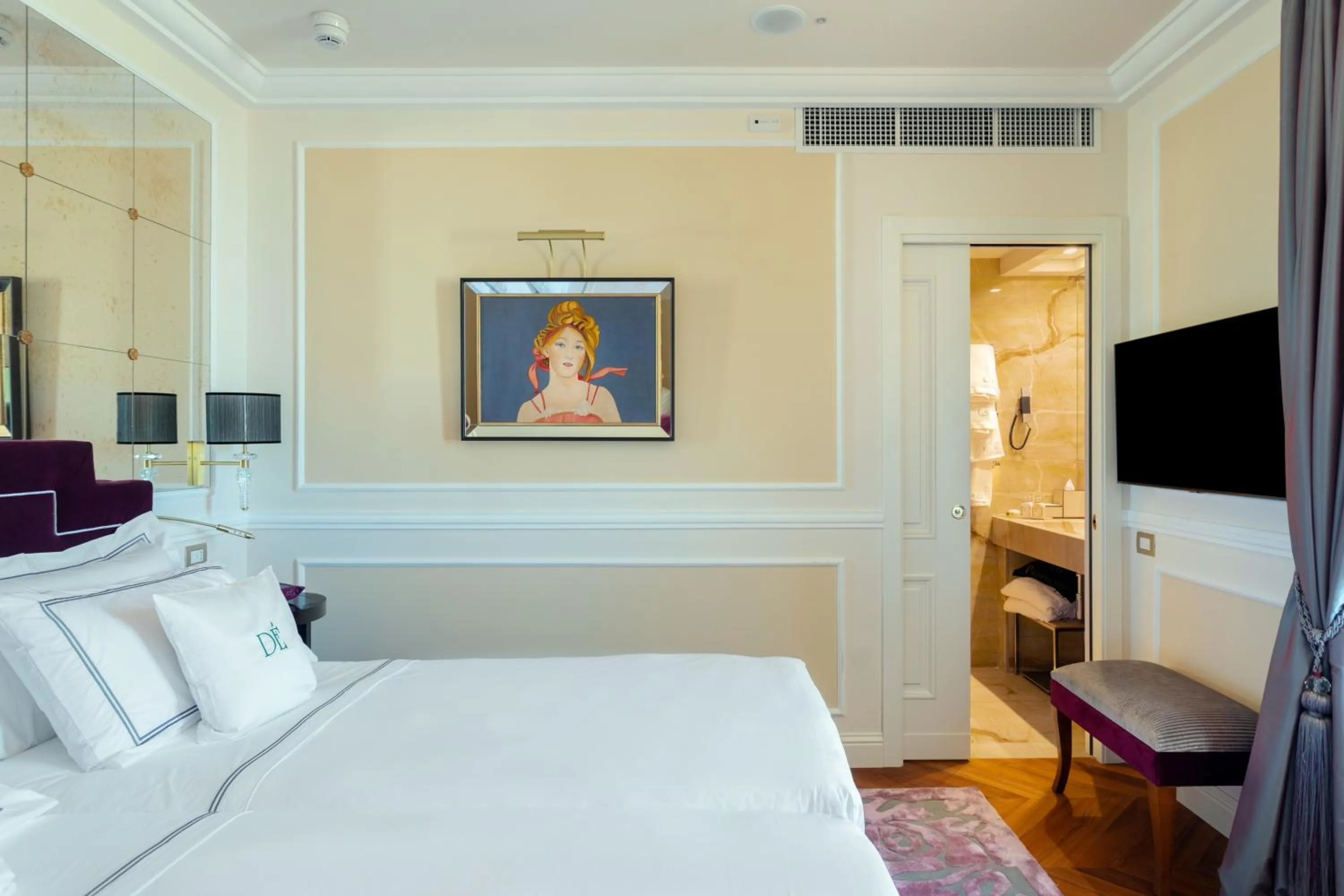 Bed in Grand Hotel Des Etrangers- The Leading Hotels of the World