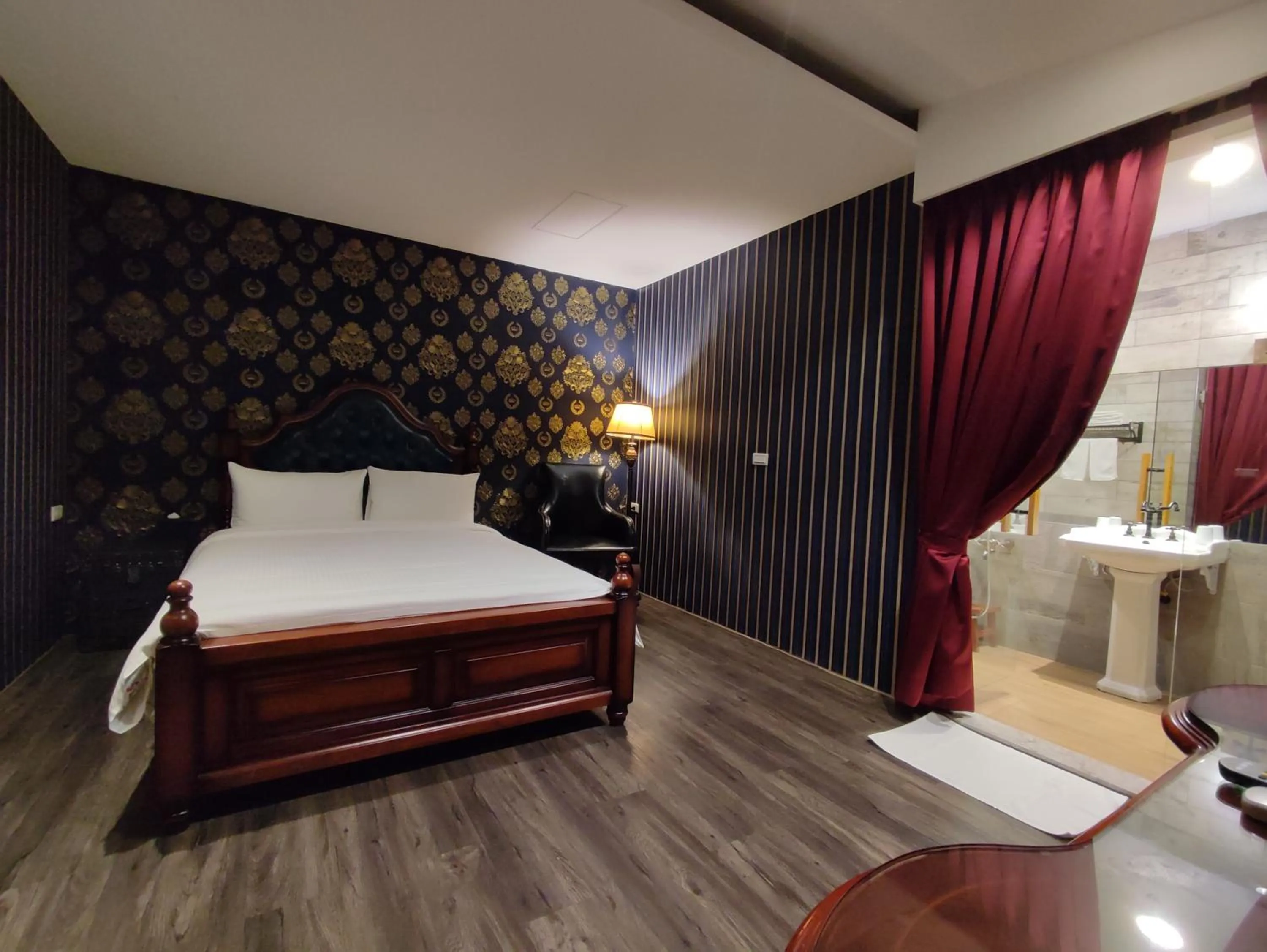 Bedroom, Bed in Kyokusui Hotspring Hotel