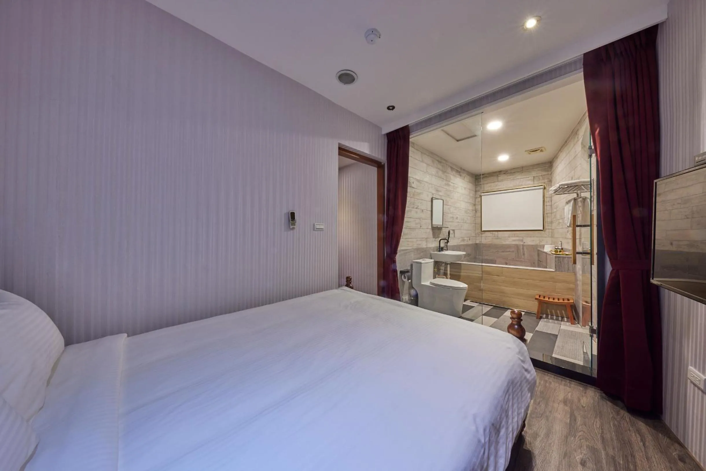 Bed in Kyokusui Hotspring Hotel