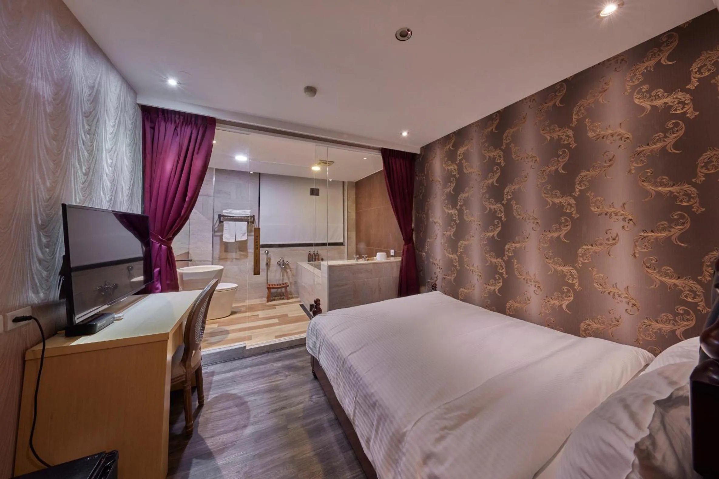 Bed in Kyokusui Hotspring Hotel