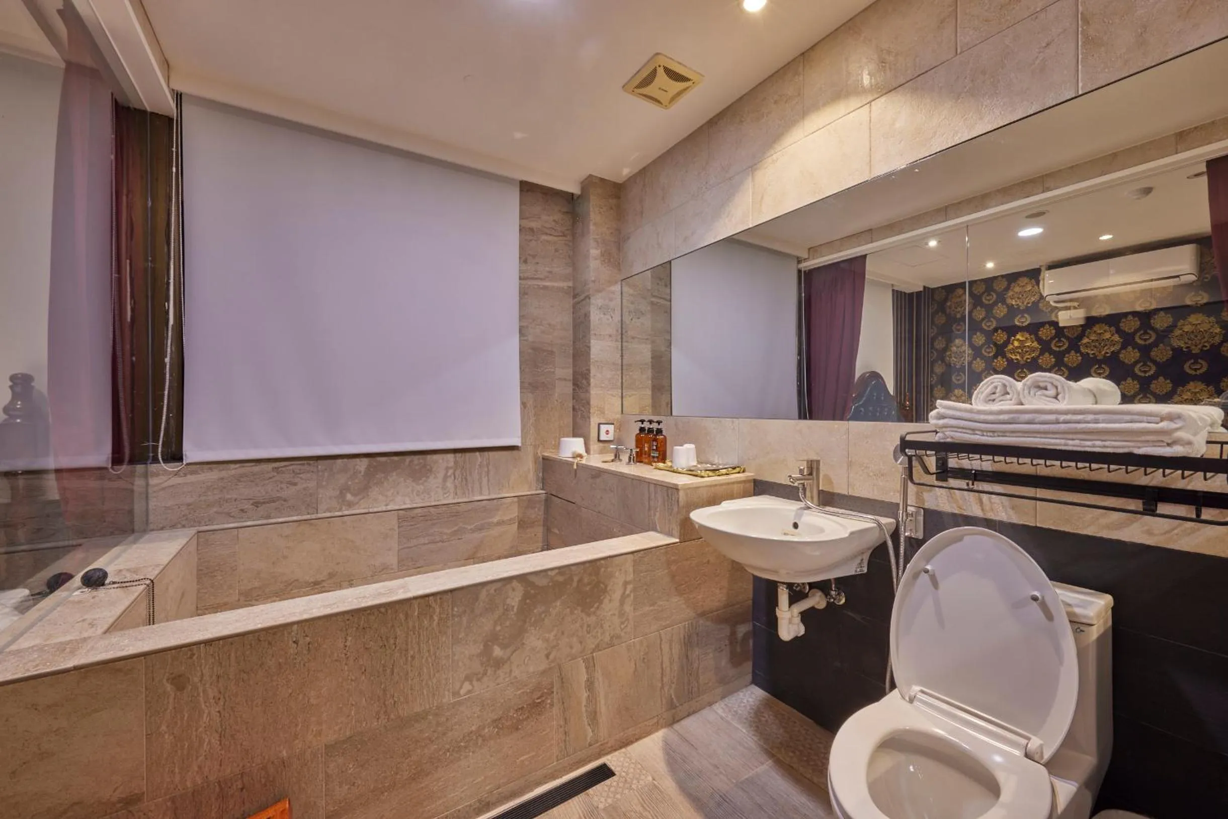 Toilet in Kyokusui Hotspring Hotel