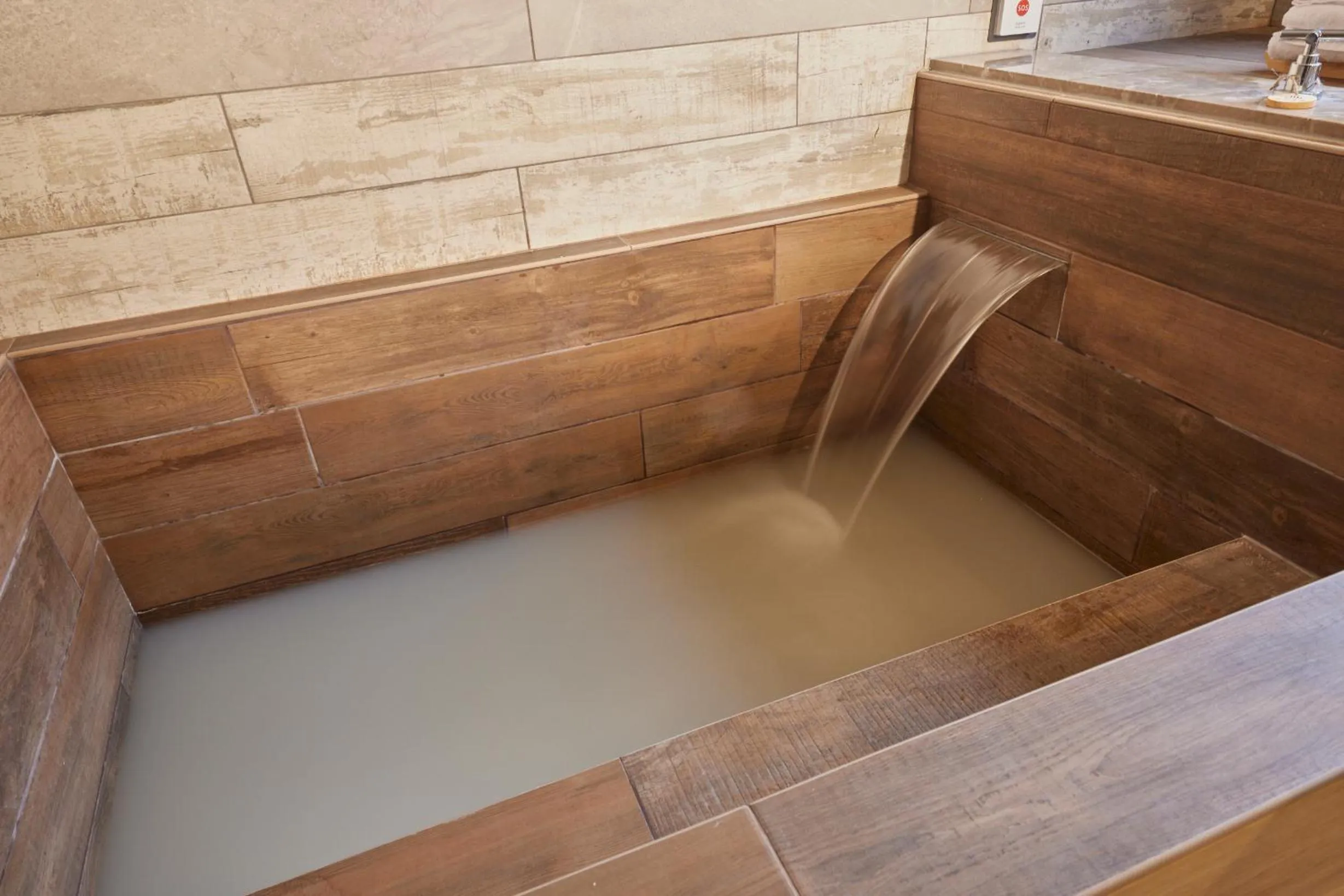 Bath in Kyokusui Hotspring Hotel