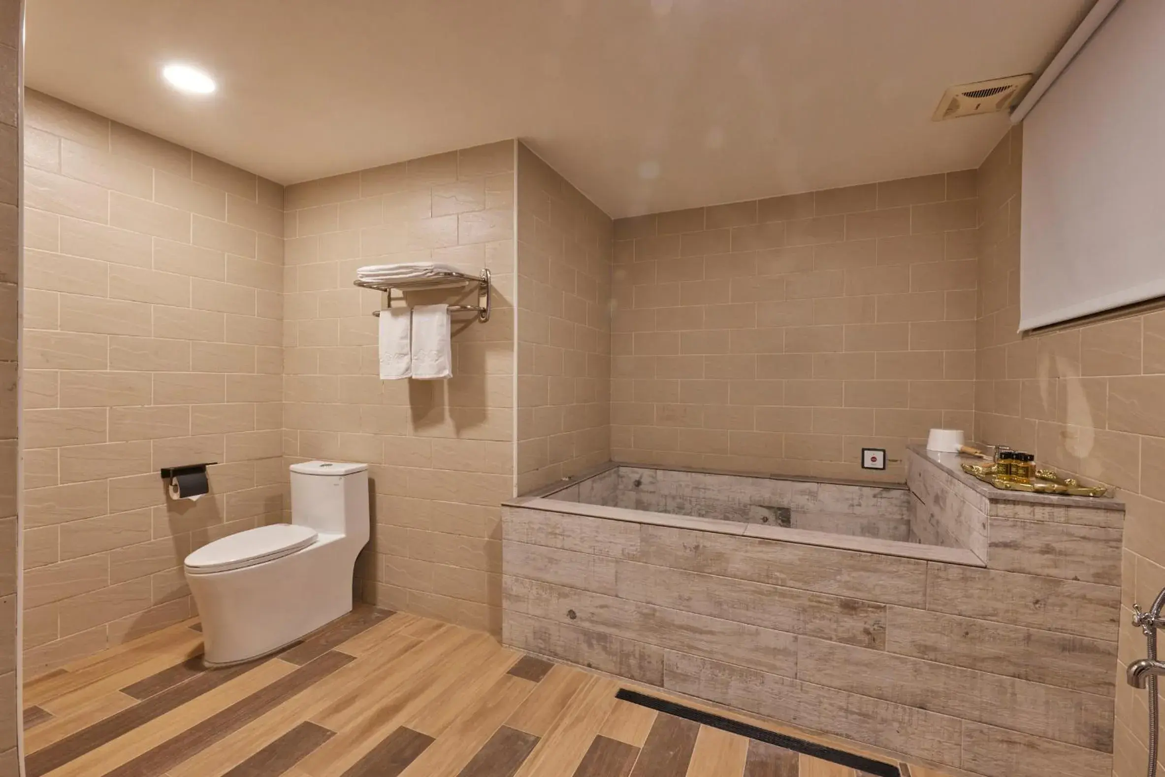 Deluxe Family Room in Kyokusui Hotspring Hotel Deluxe Family Room in Kyokusui Hotspring Hotel