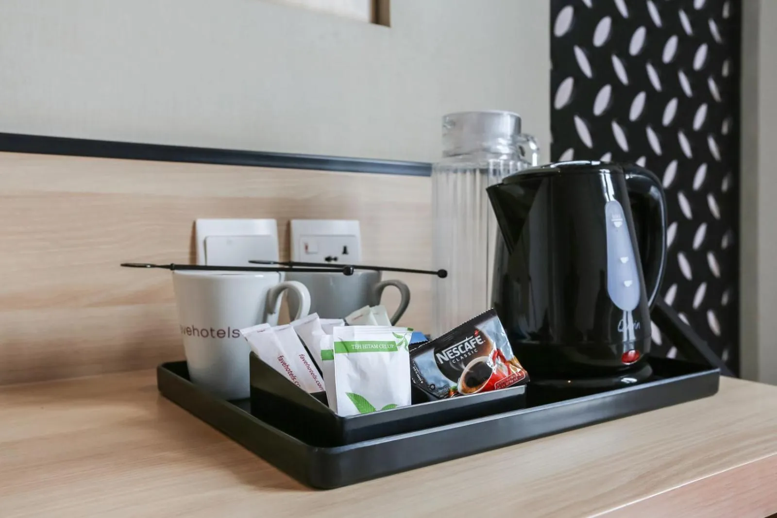 Coffee/tea facilities in favehotel Pamanukan