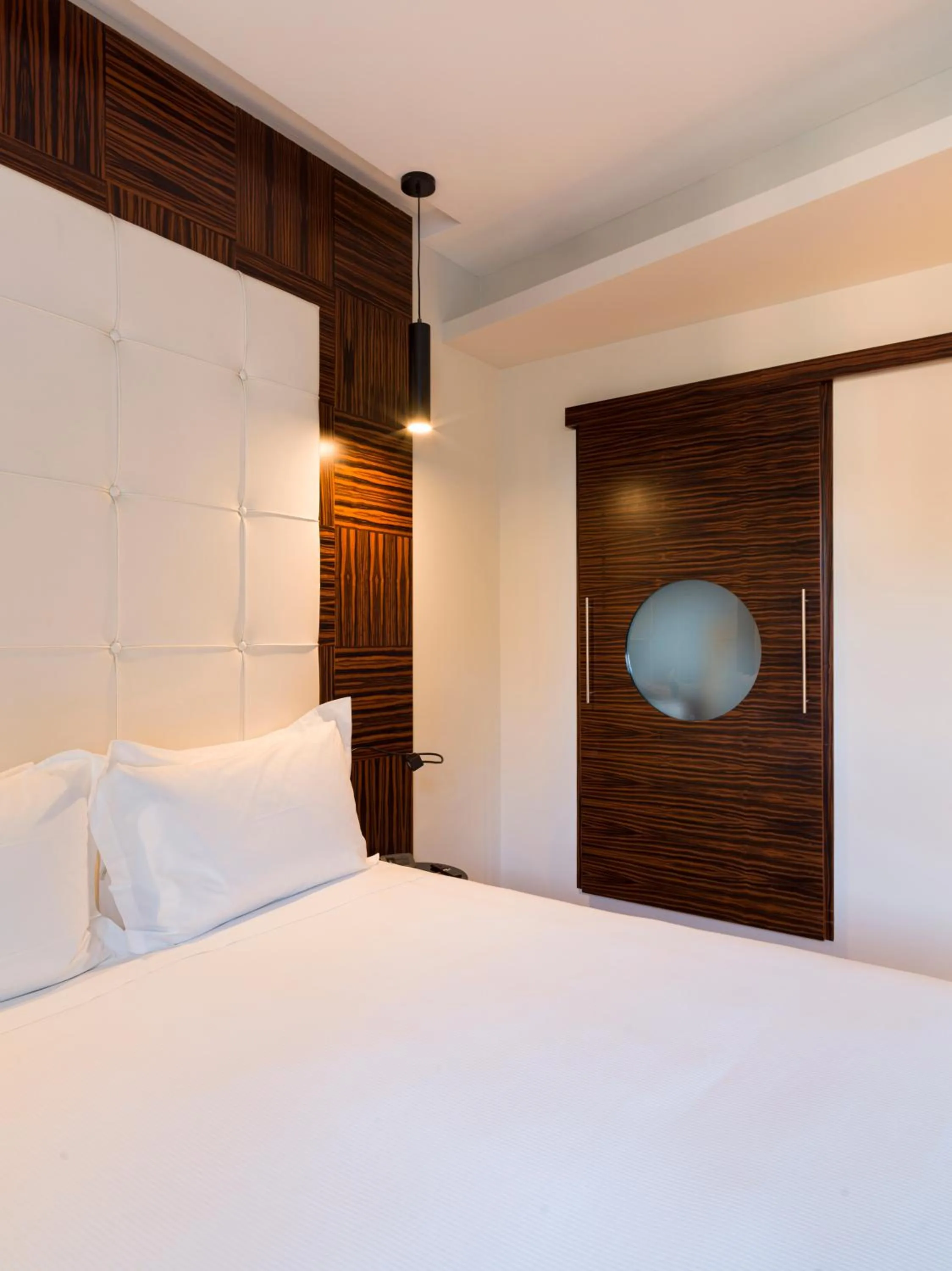 Bed in UNA Hotels One Catania