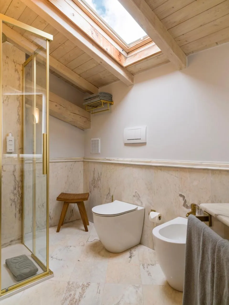 Shower in UNA Hotels One Catania