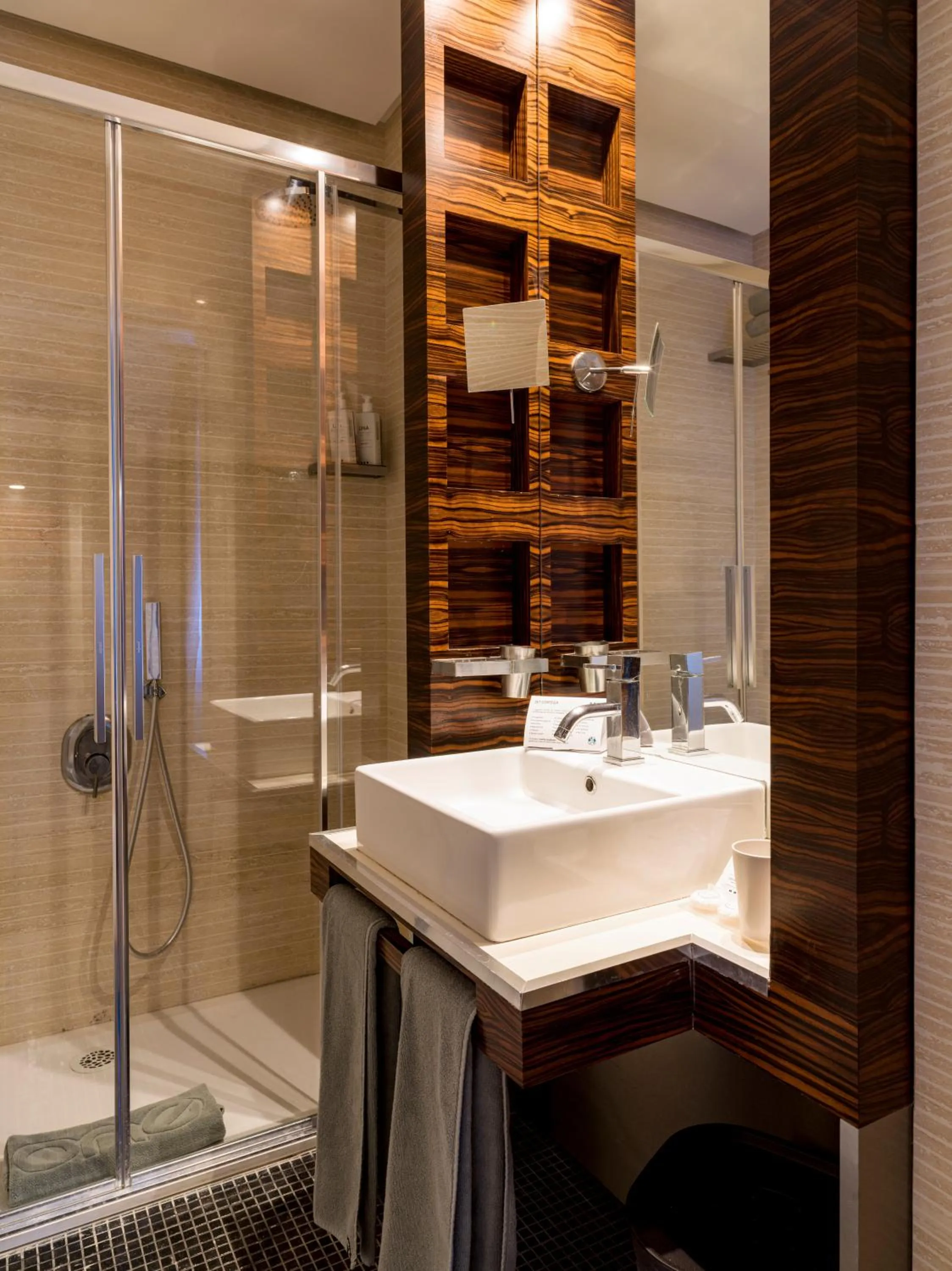 Bathroom in UNA Hotels One Catania