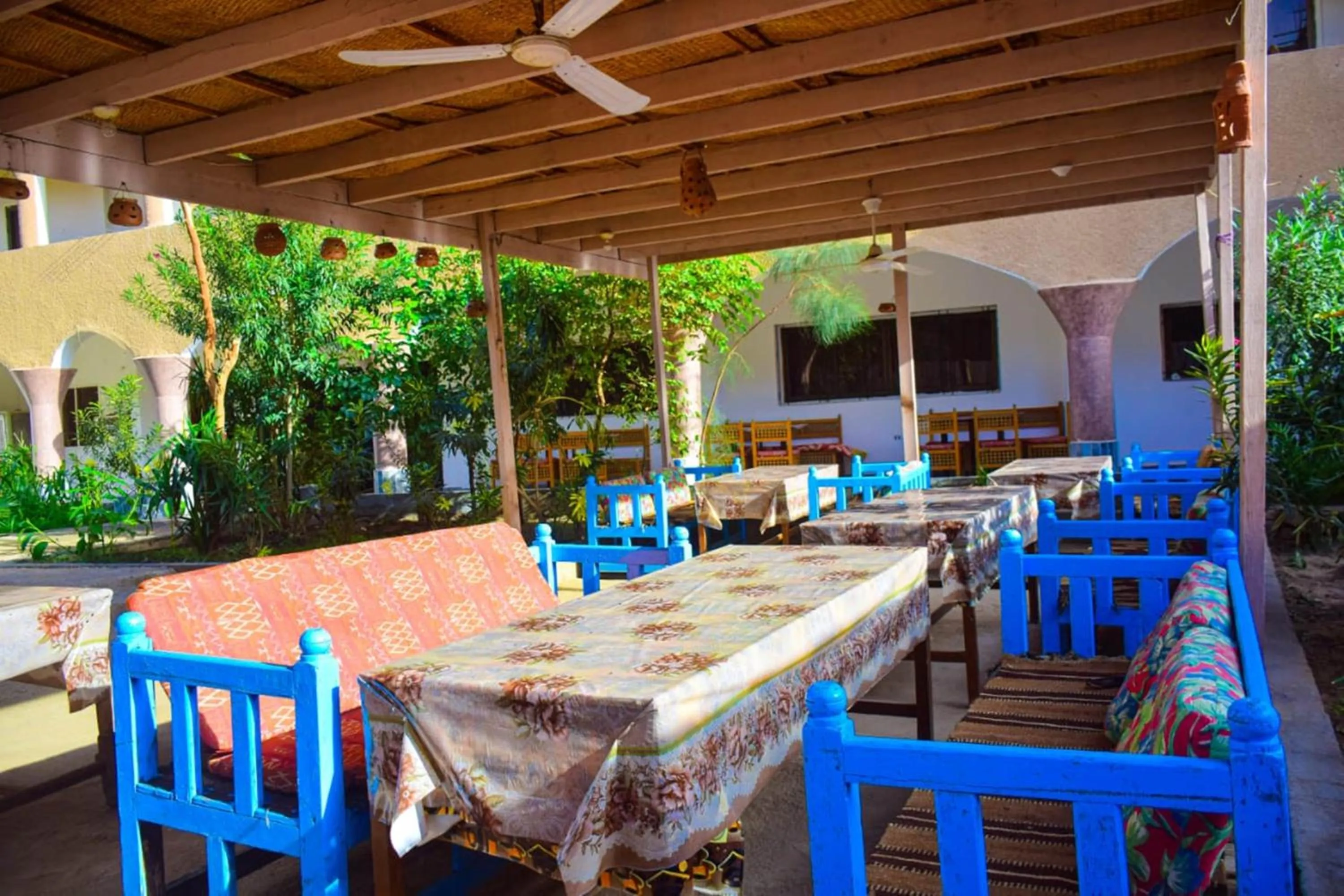 Restaurant/places to eat in Rose Guest House