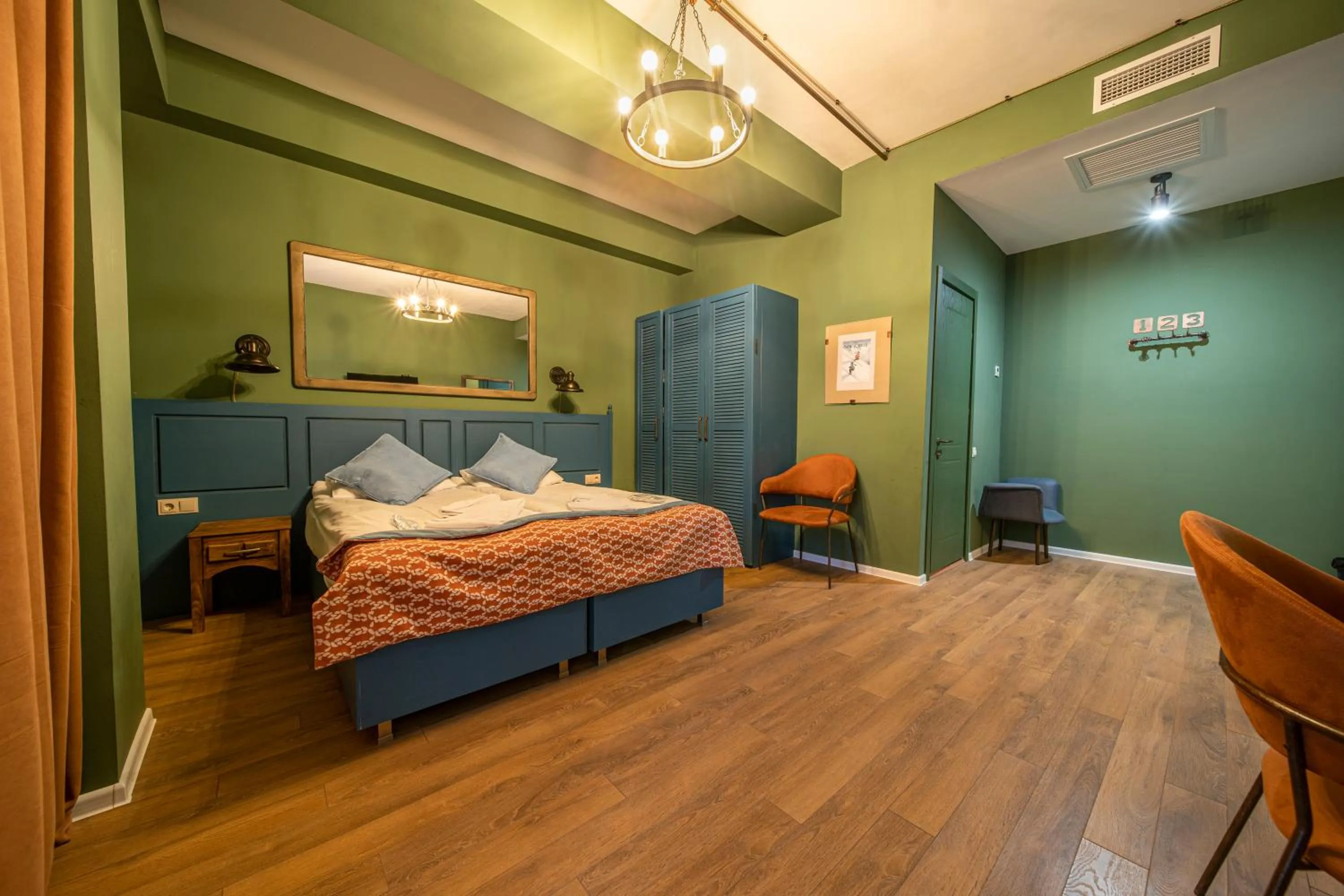 Photo of the whole room, Bed in Raimond Palace Hotel