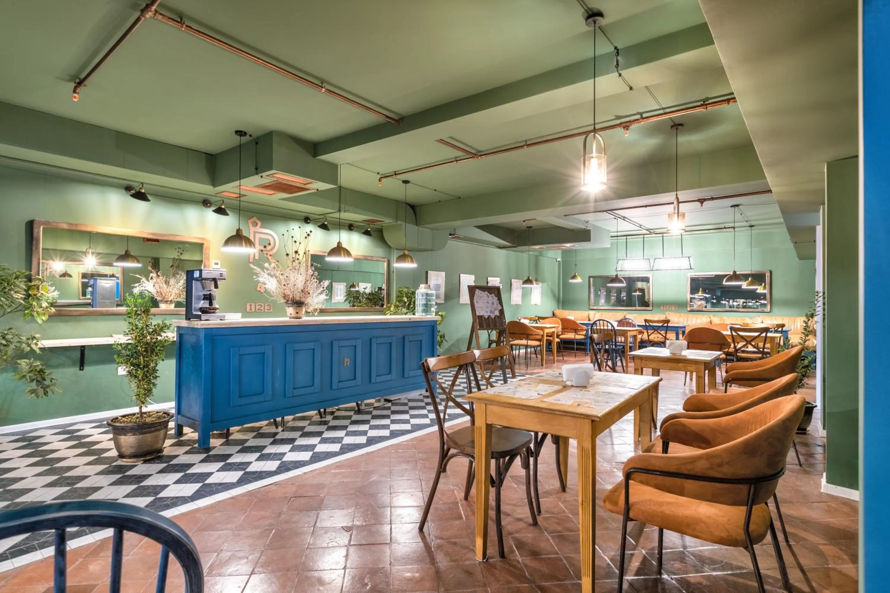 Restaurant/places to eat in Raimond Palace Hotel