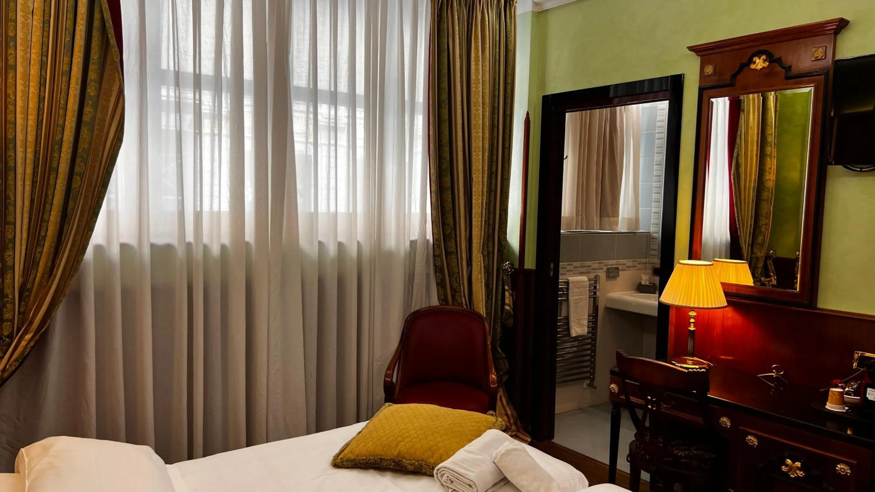 Bed in Hotel Vittoria