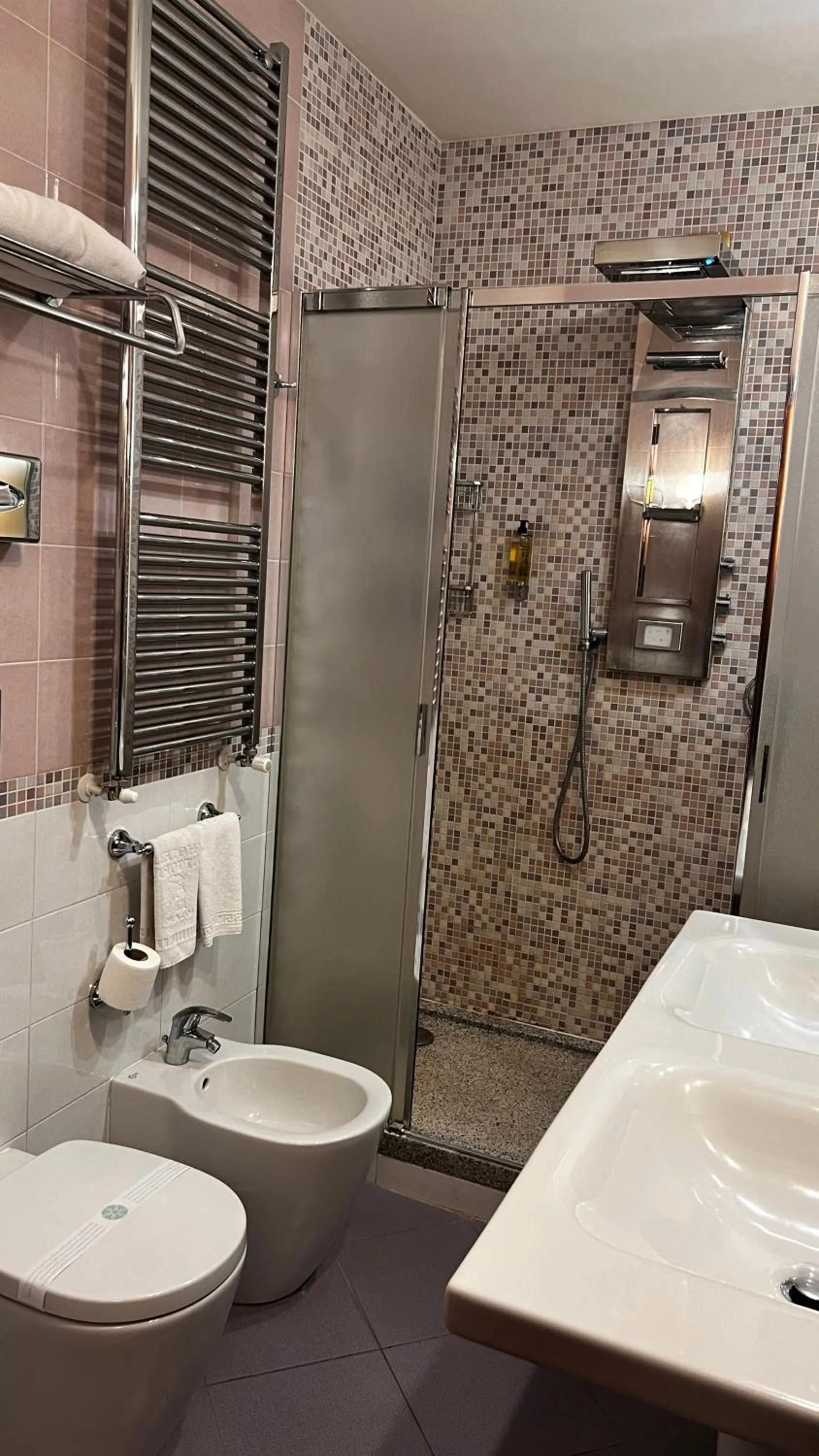 Shower in Hotel Vittoria