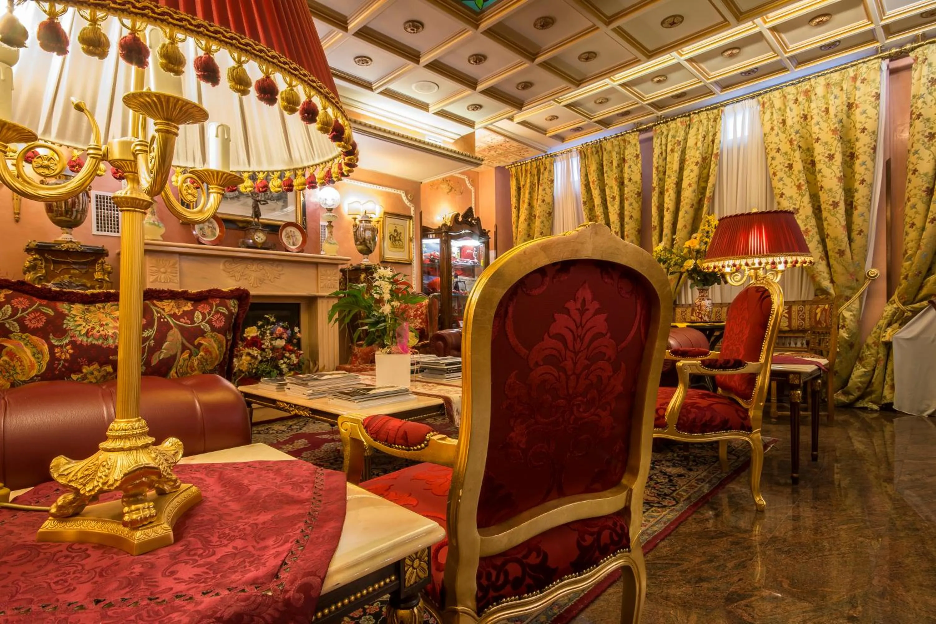 Communal lounge/ TV room in Hotel Vittoria