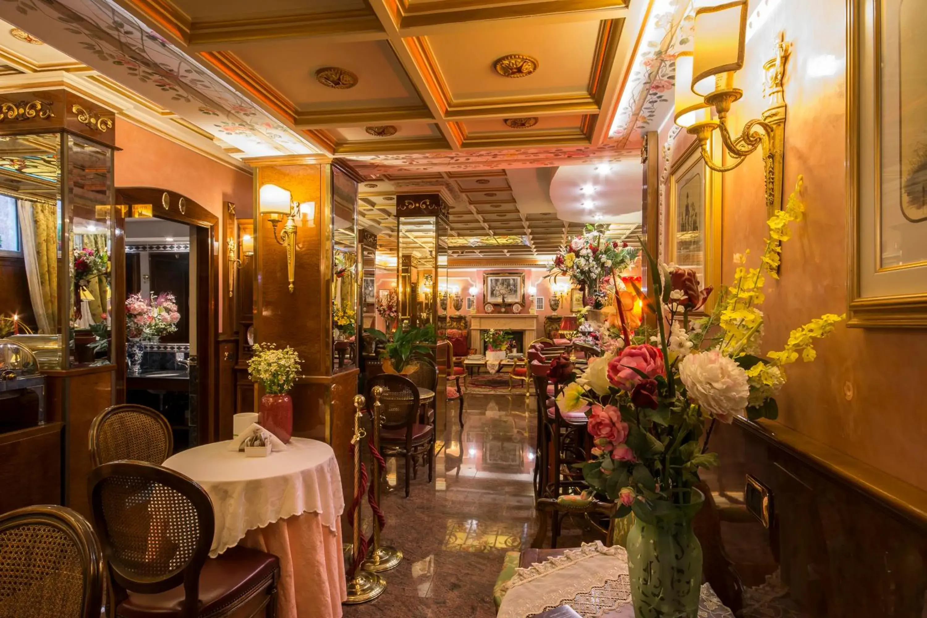 Restaurant/places to eat in Hotel Vittoria Restaurant/places to eat in Hotel Vittoria