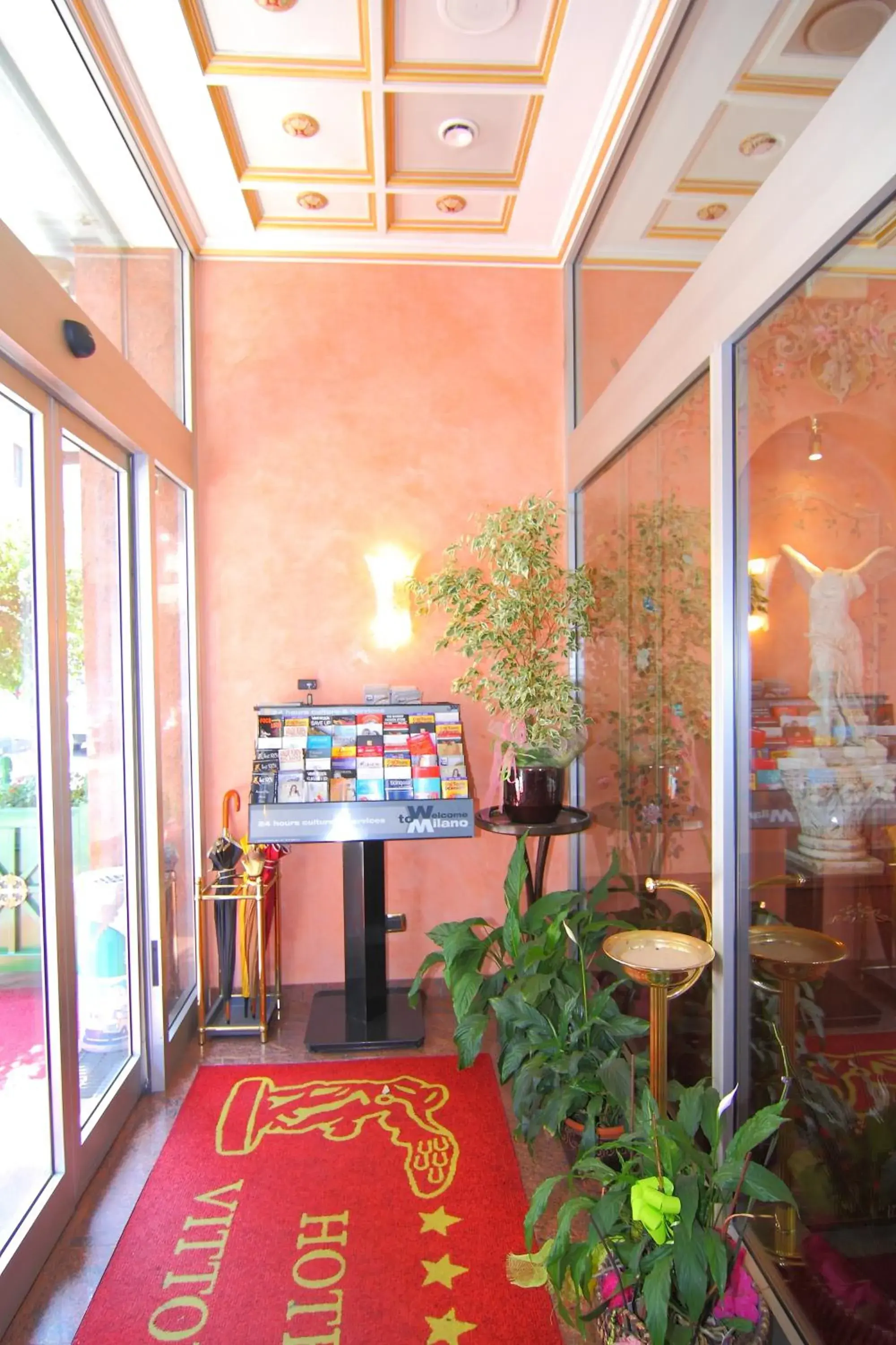 Facade/entrance in Hotel Vittoria Facade/entrance in Hotel Vittoria