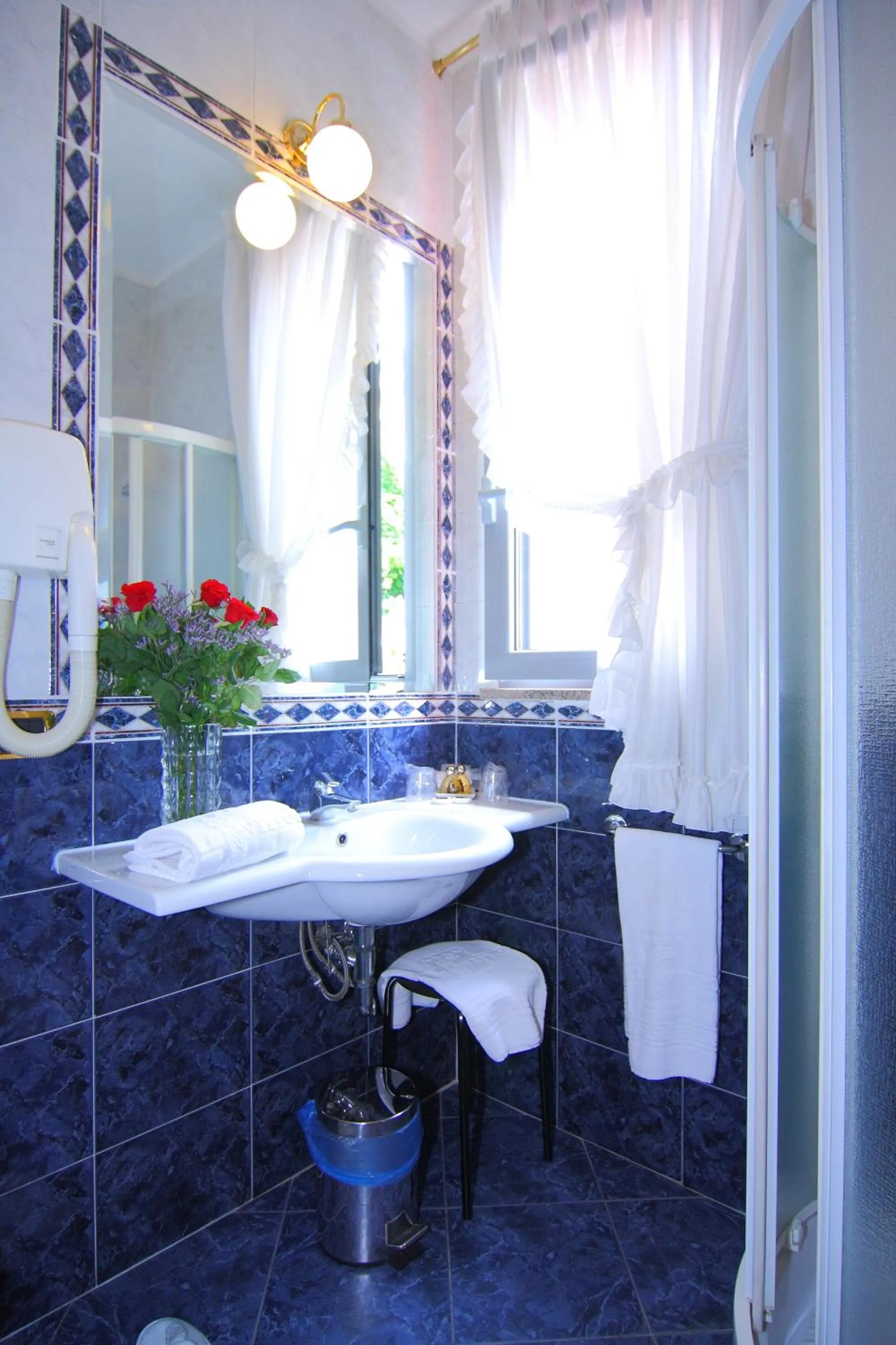 Bathroom in Hotel Vittoria