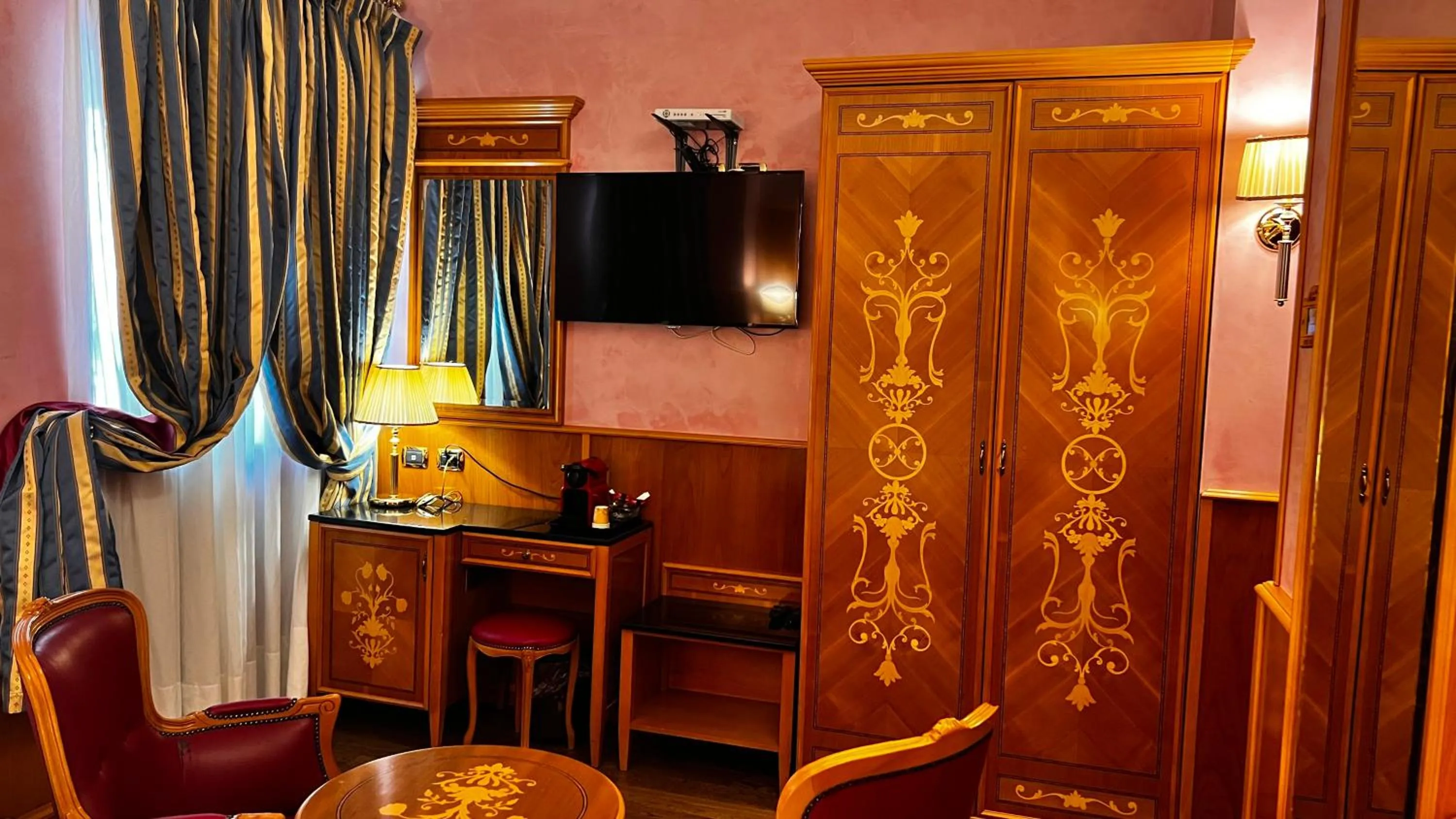 TV and multimedia in Hotel Vittoria