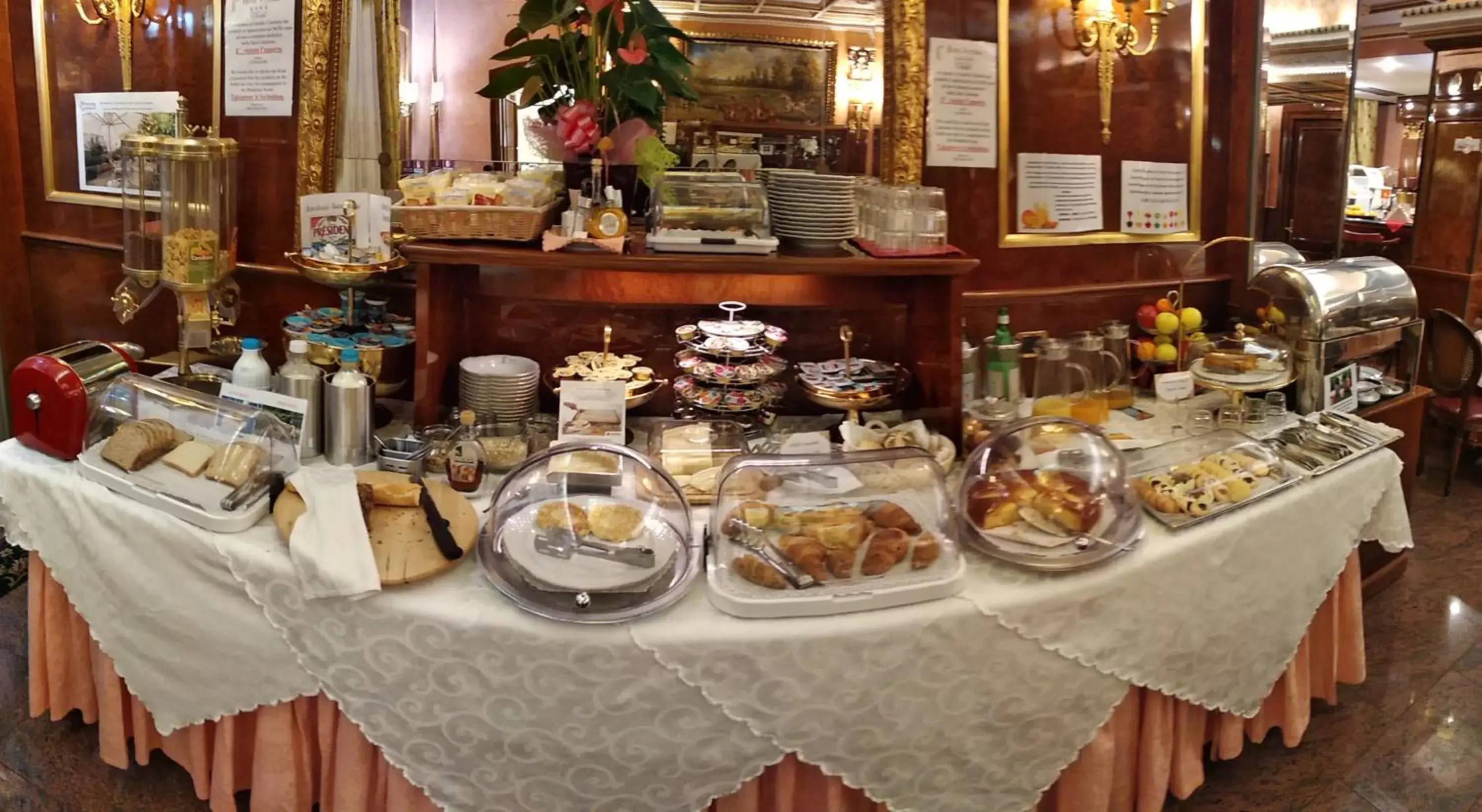 Breakfast in Hotel Vittoria Breakfast in Hotel Vittoria