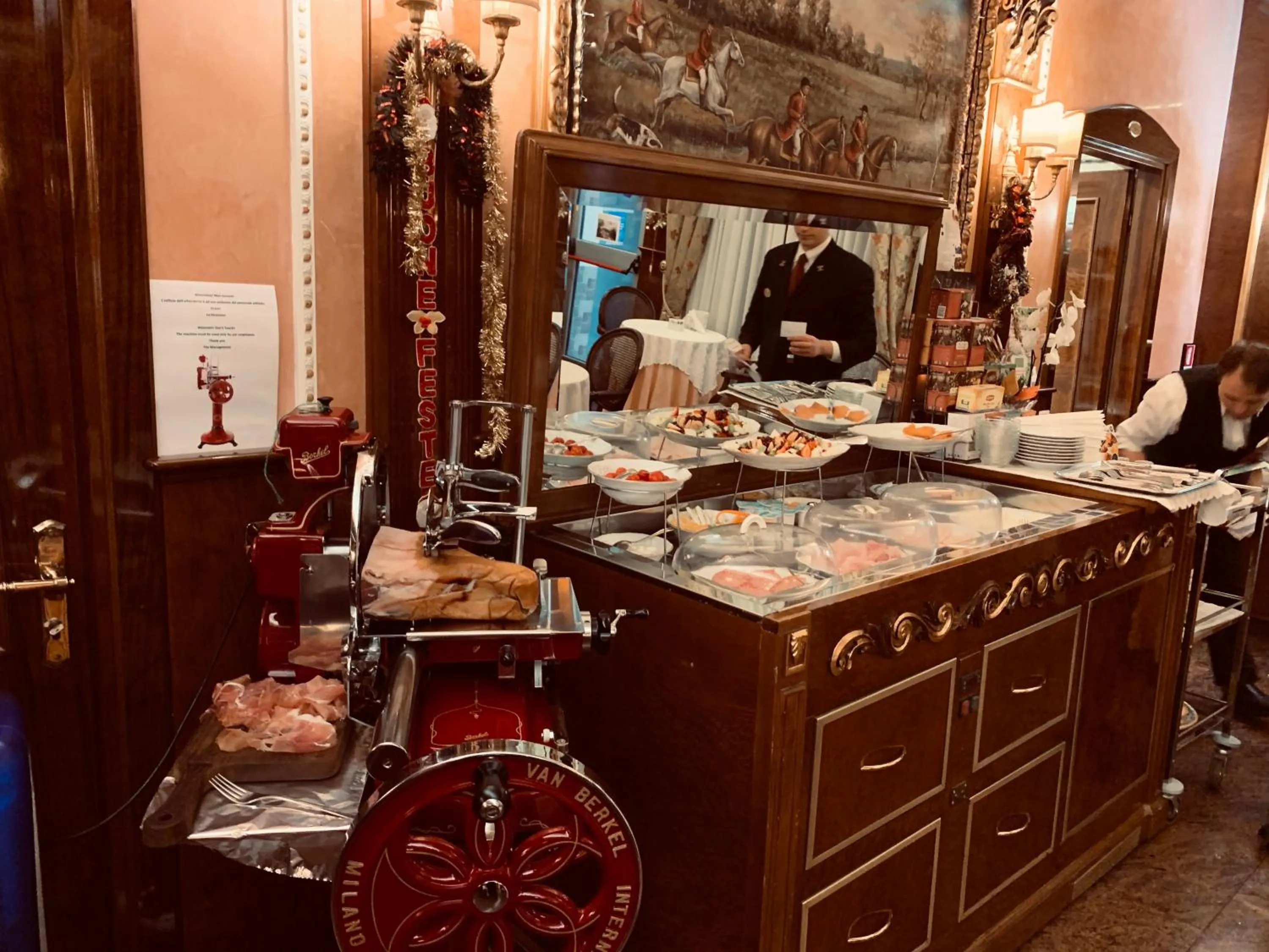 Restaurant/places to eat in Hotel Vittoria