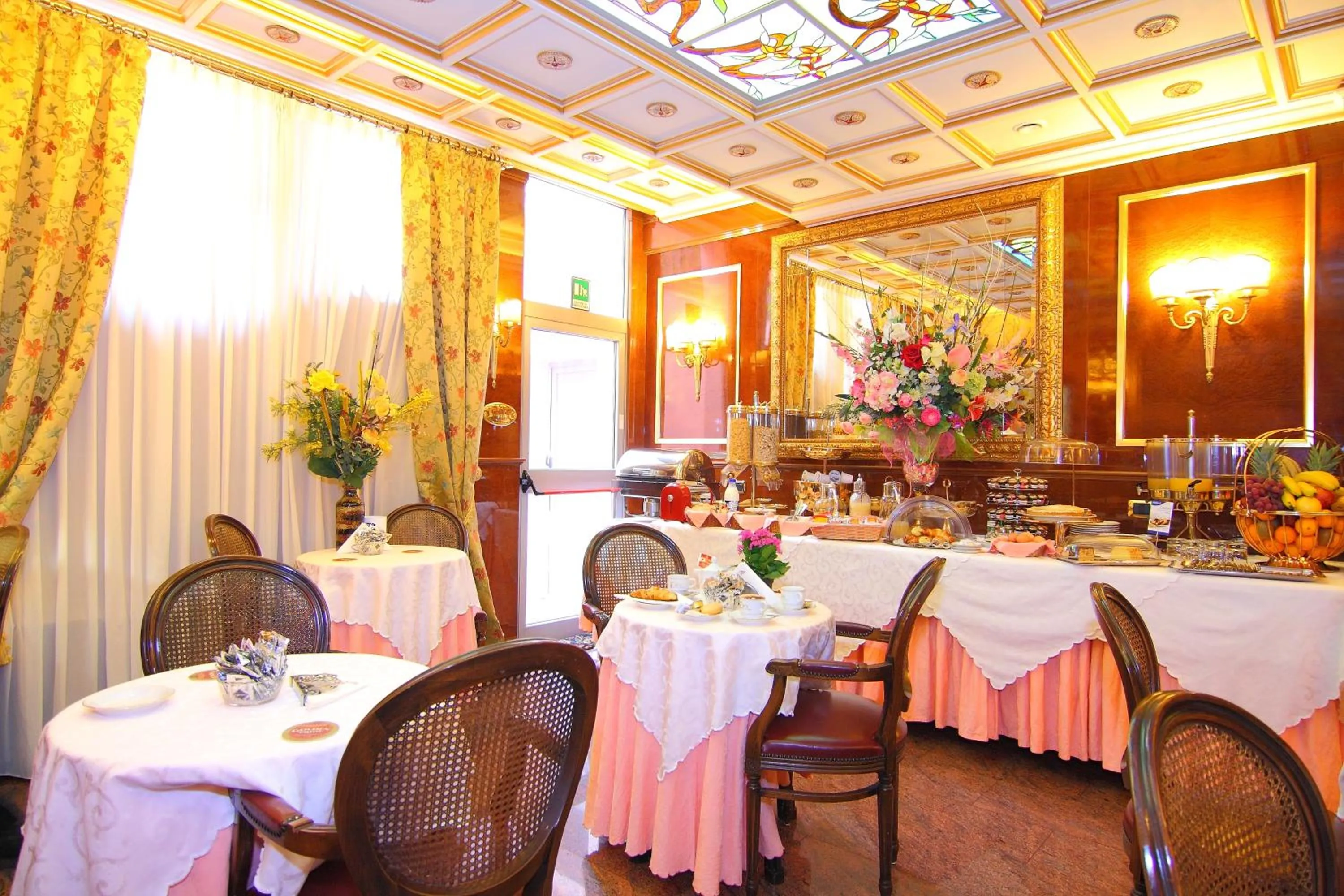 Restaurant/places to eat in Hotel Vittoria