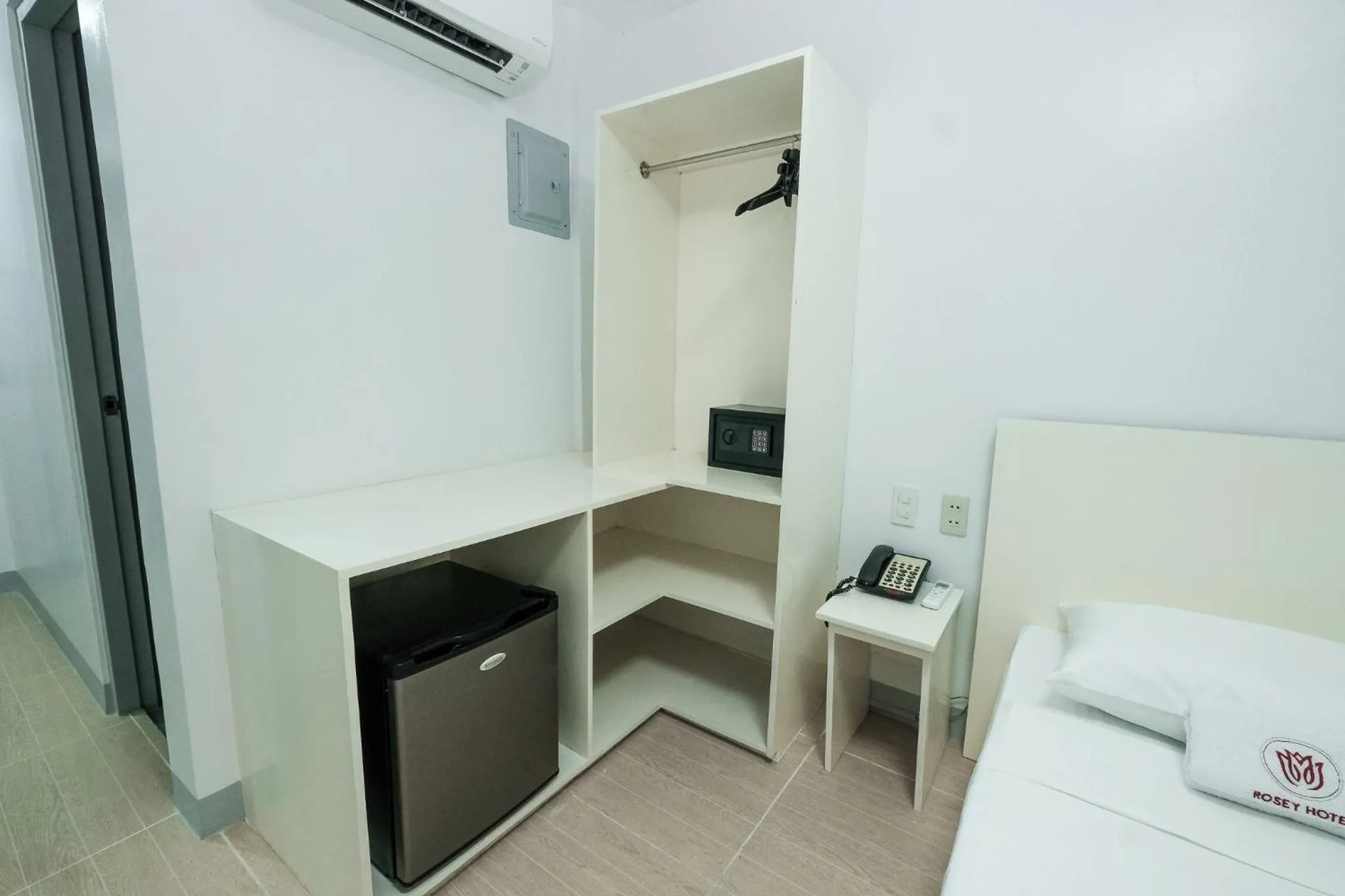 TV and multimedia, Bed in Rosey Hotel