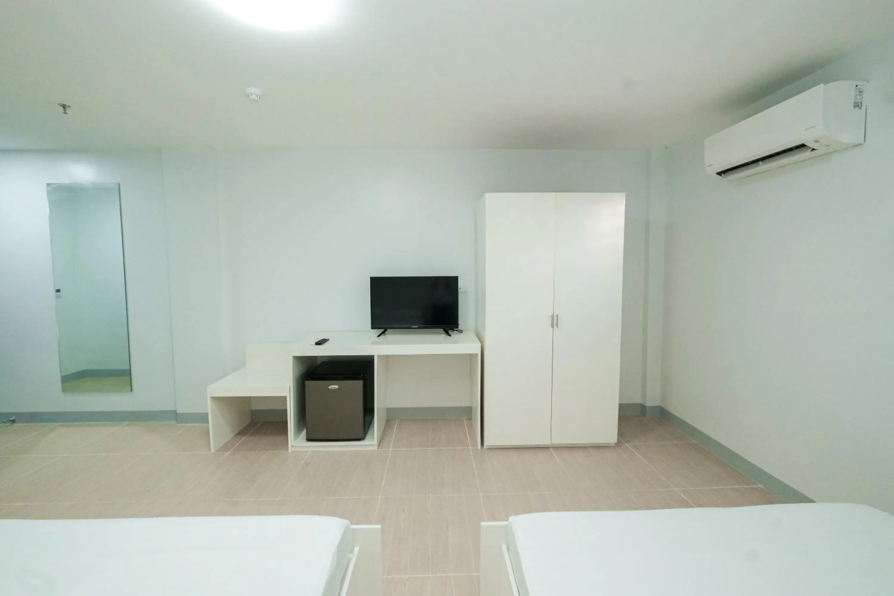 TV and multimedia, Bed in Rosey Hotel