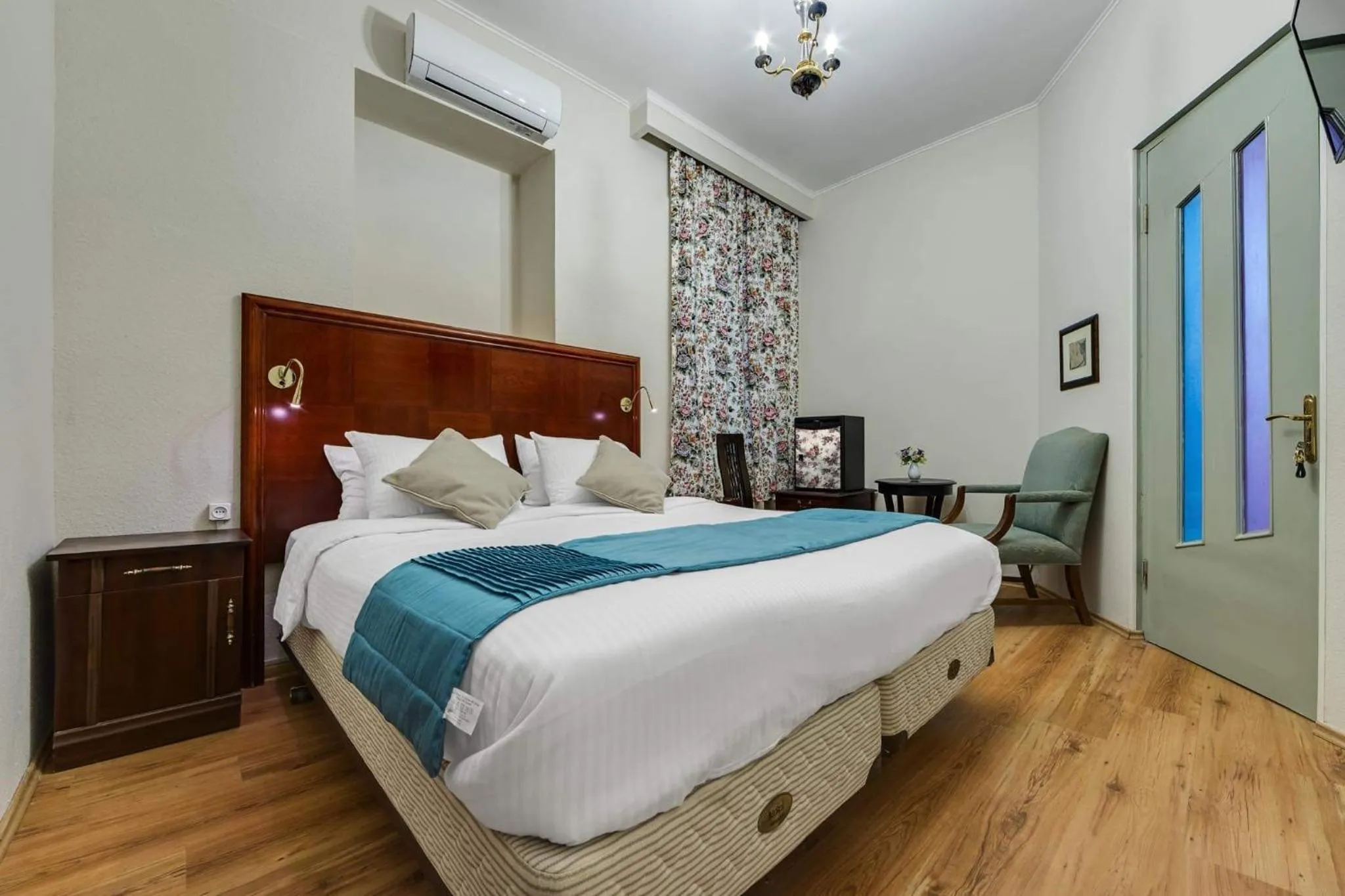 Bed in House 52 Boutique Hotel