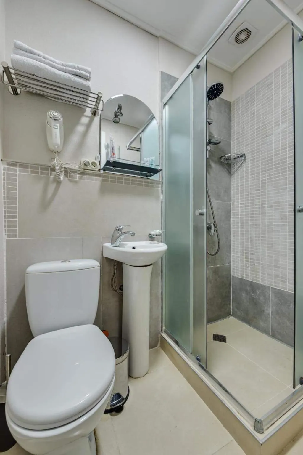 Shower in House 52 Boutique Hotel