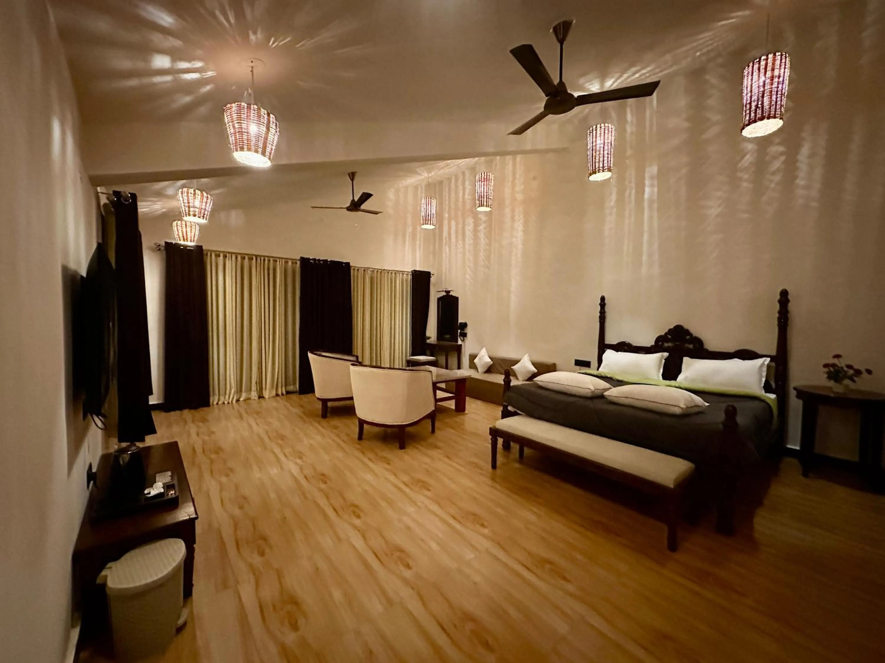 Communal lounge/ TV room, Bed in The HighGarden Resort