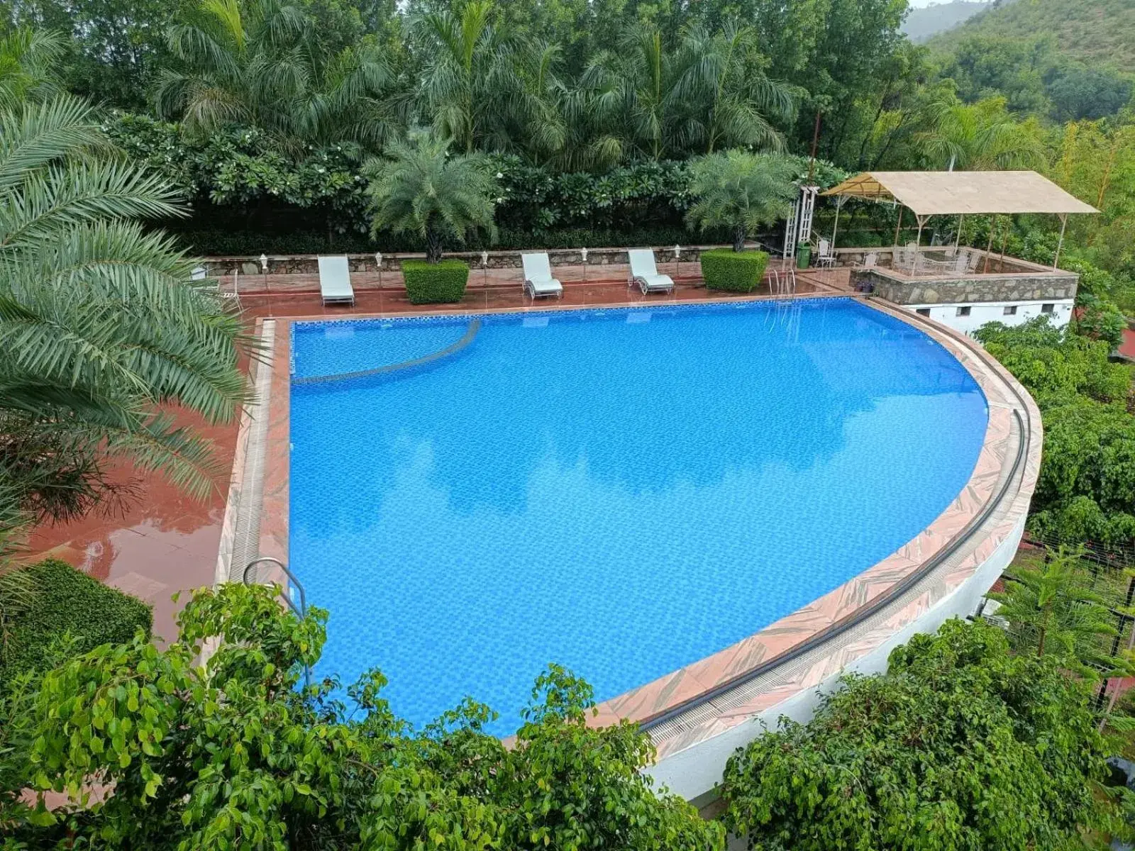 Swimming pool in The HighGarden Resort Swimming pool in The HighGarden Resort