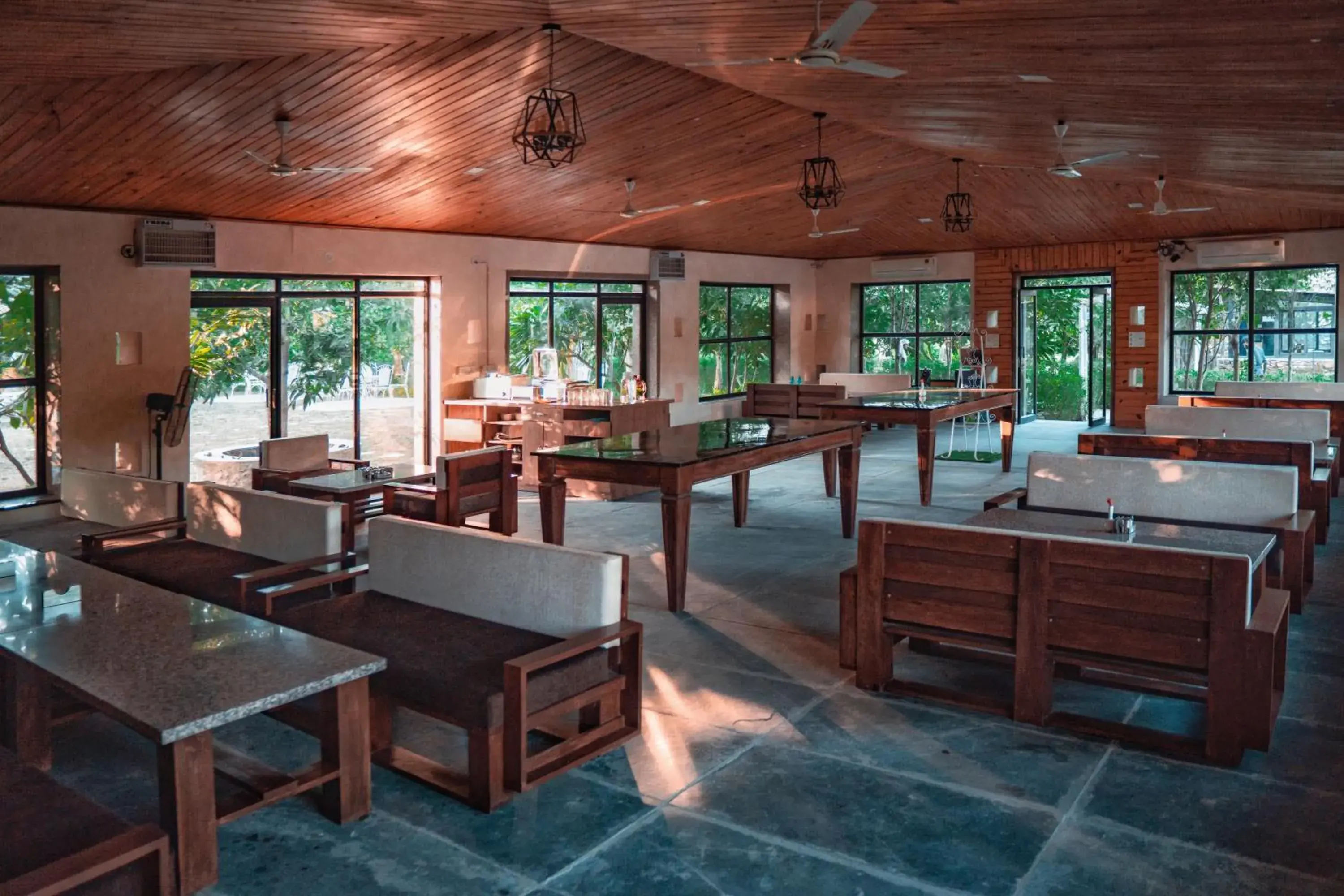 Restaurant/places to eat in The HighGarden Resort Restaurant/places to eat in The HighGarden Resort