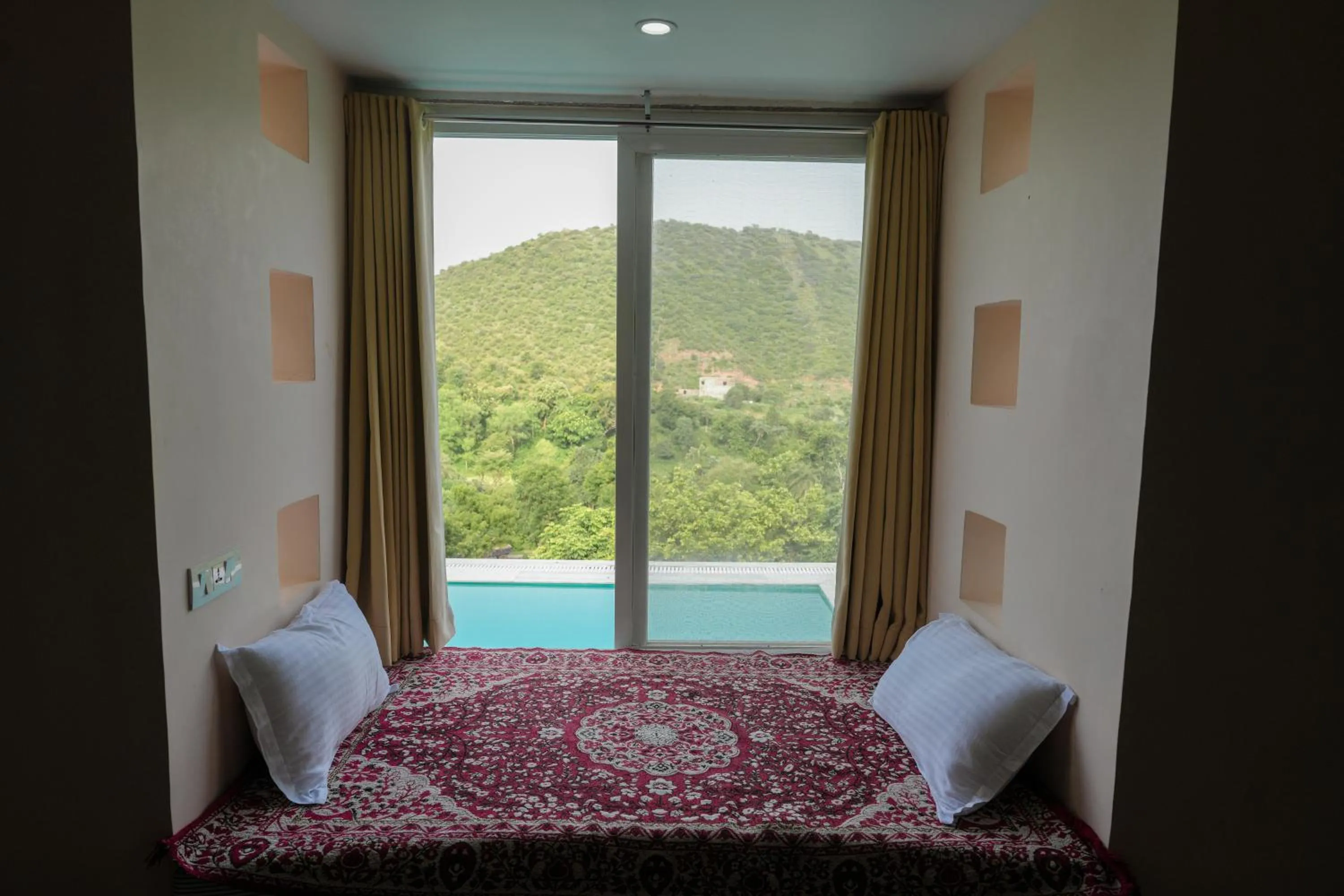 Balcony/Terrace, Bed in The HighGarden Resort