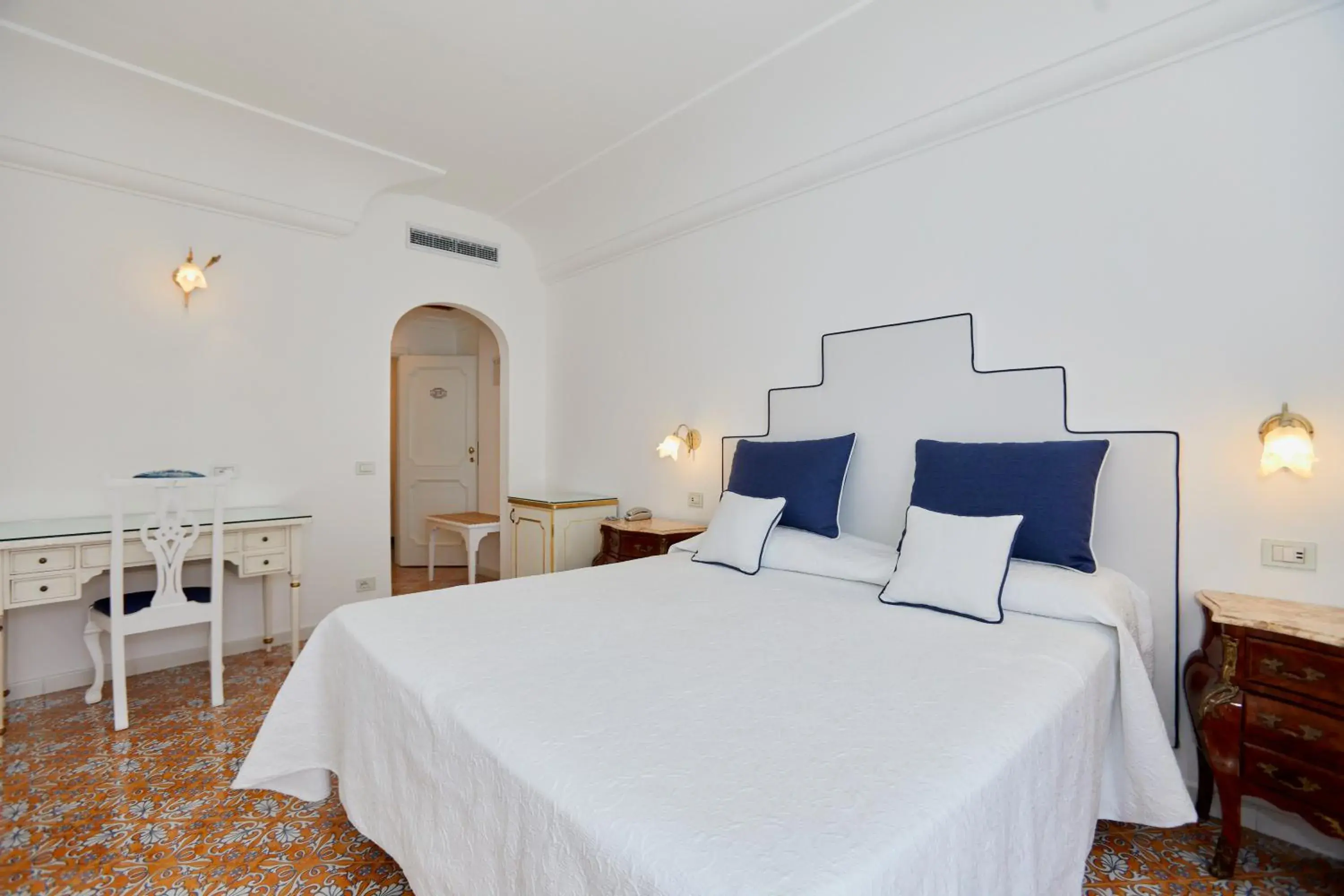 Bed in Hotel Conca d'Oro Bed in Hotel Conca d'Oro