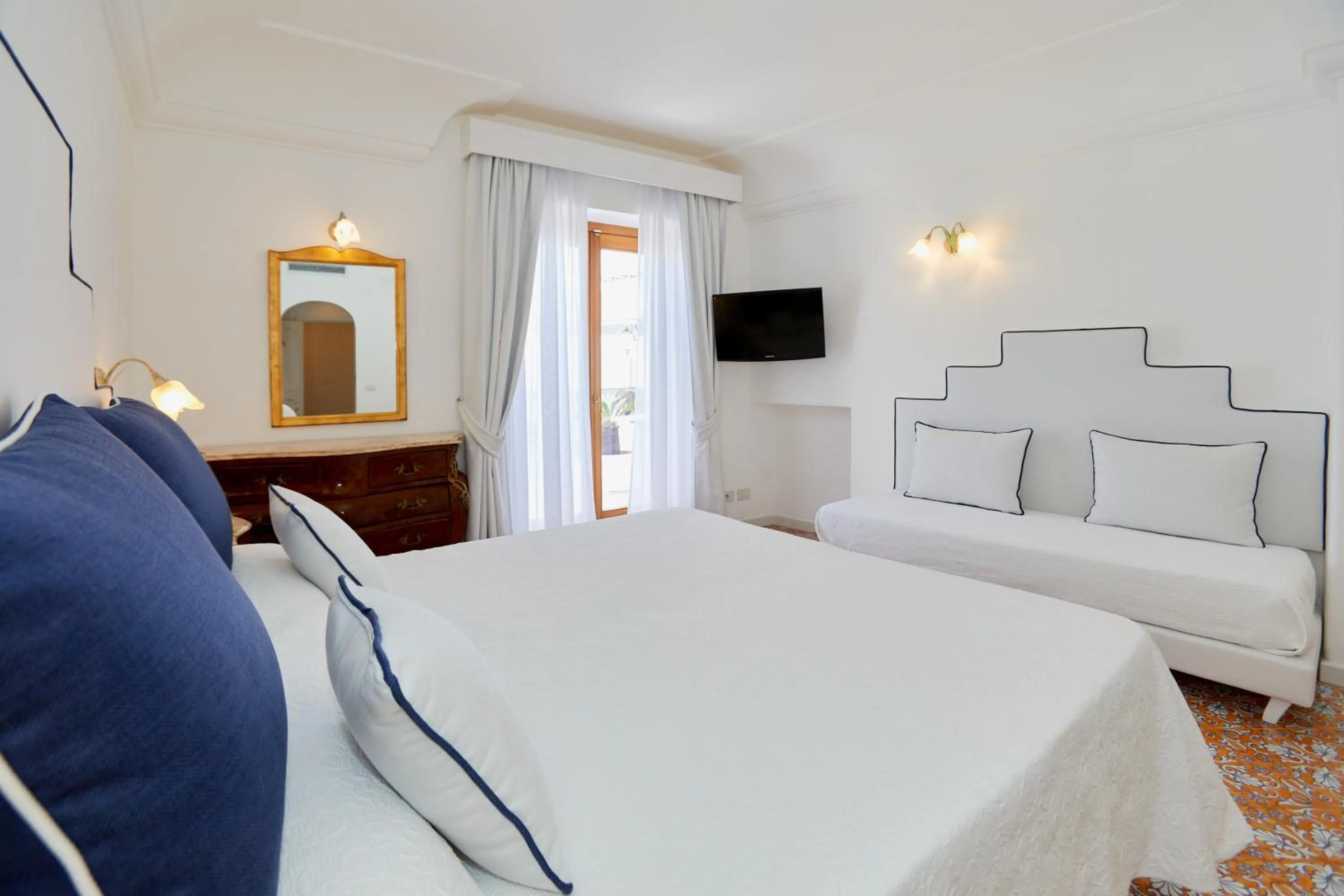 TV and multimedia, Bed in Hotel Conca d'Oro