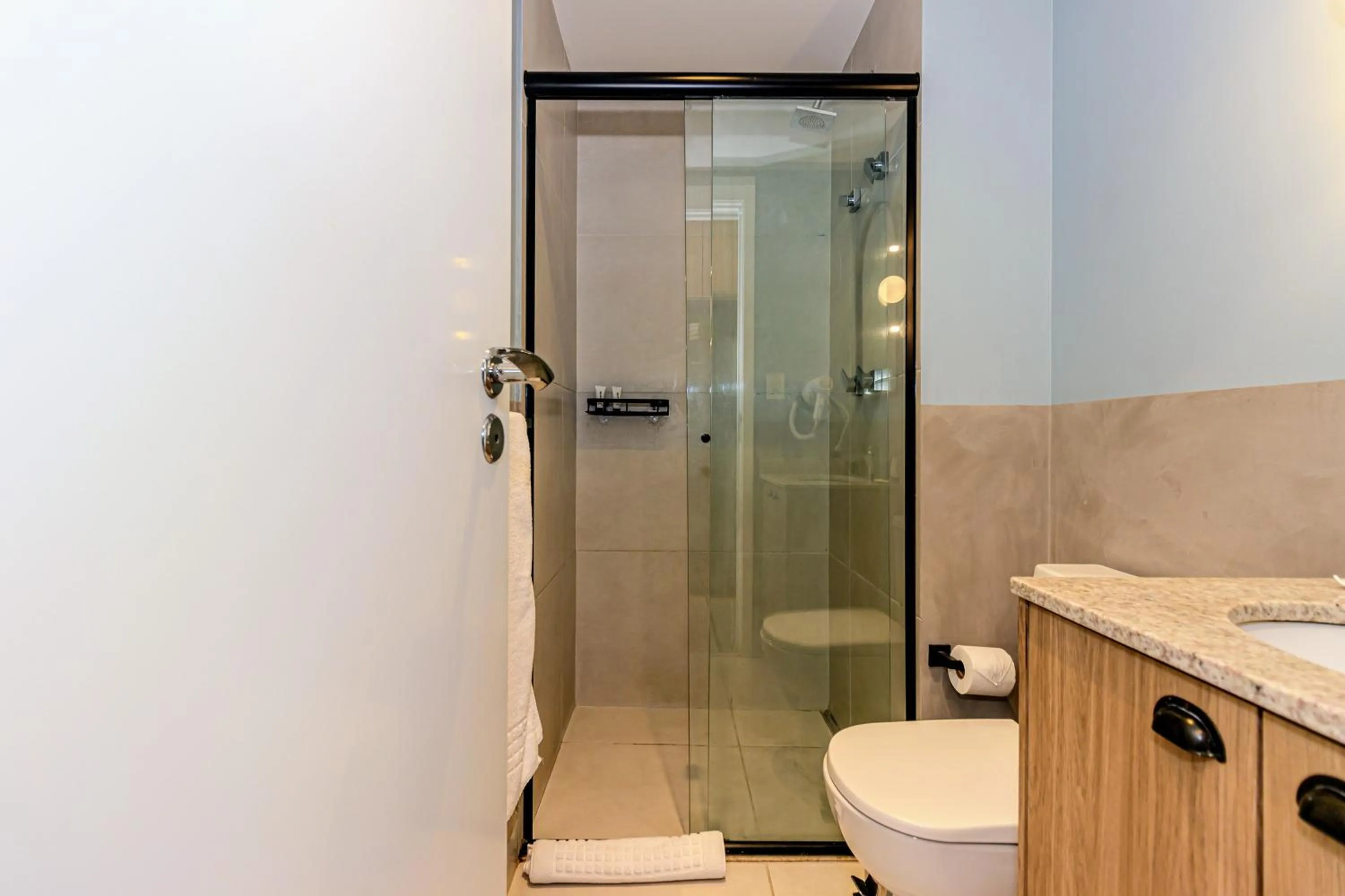 Shower in Charlie Vitrali Moema