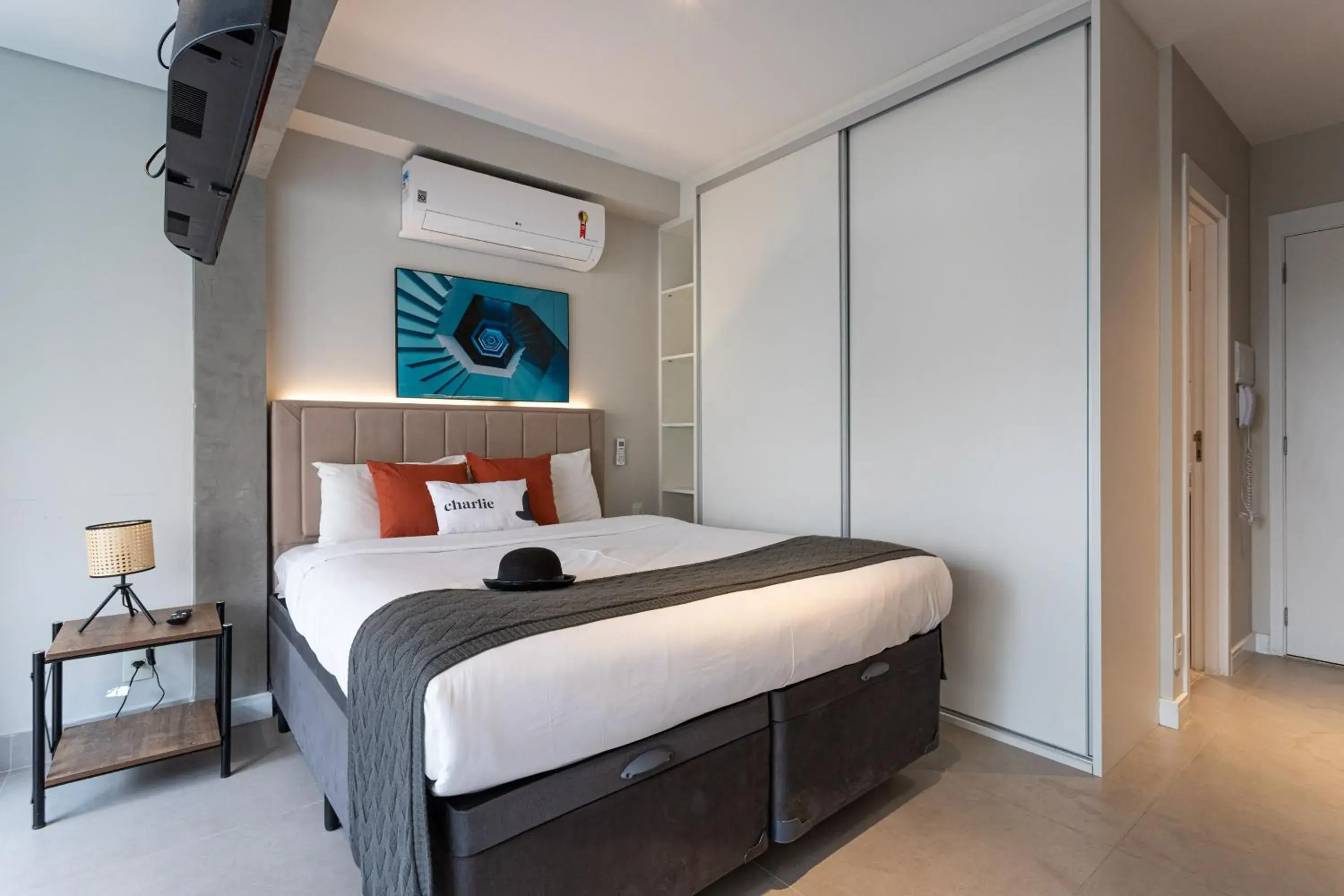 Bed in Charlie Vitrali Moema Bed in Charlie Vitrali Moema