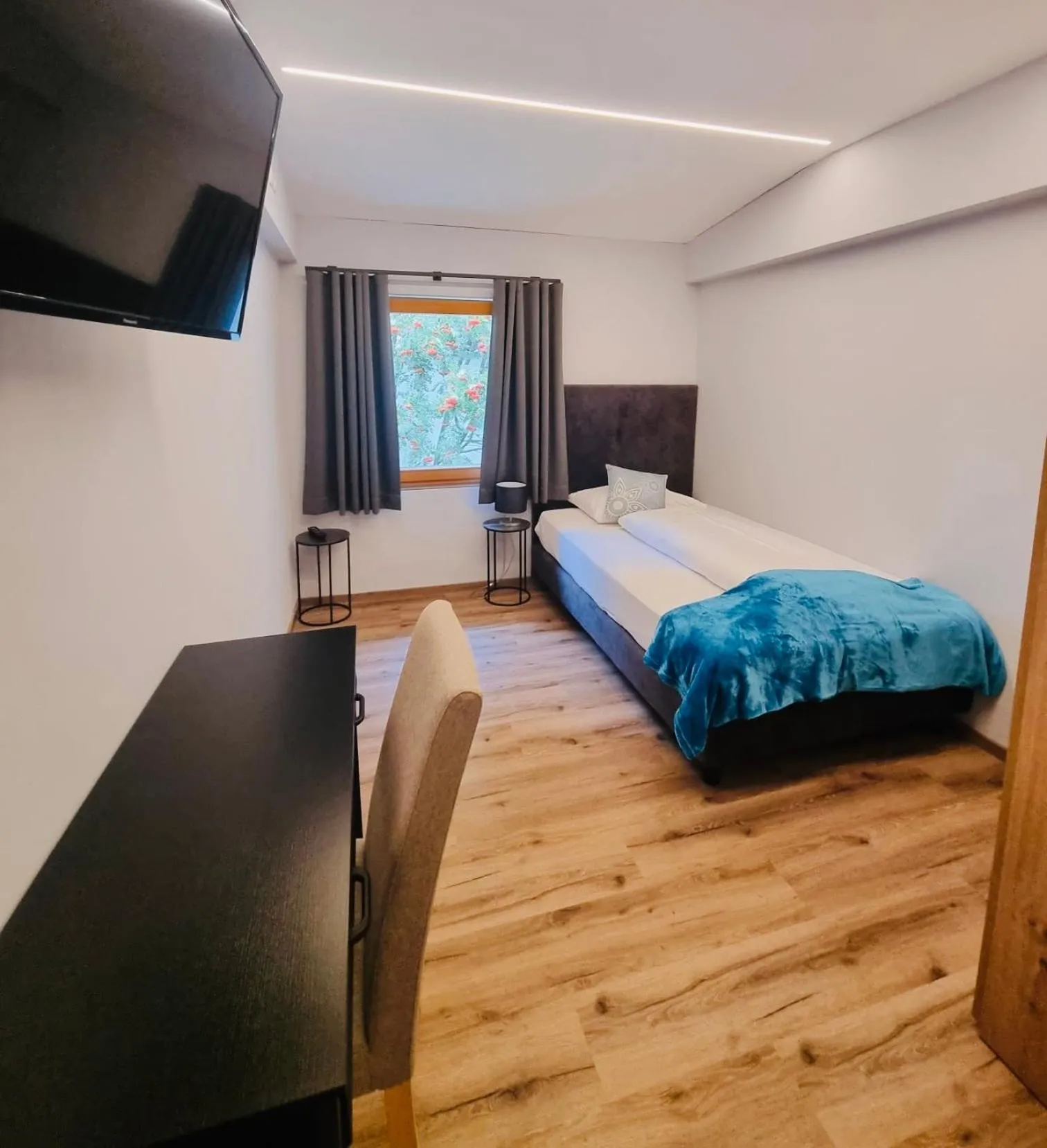 Photo of the whole room in Glacier Rock guesthouse ex Pension Dangl